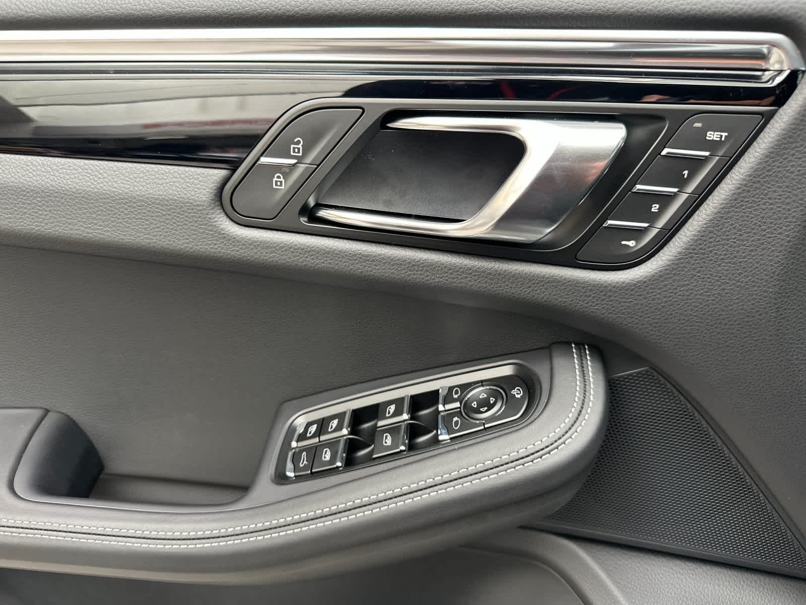 Thumbnail: 2026 Porsche Macan - 12