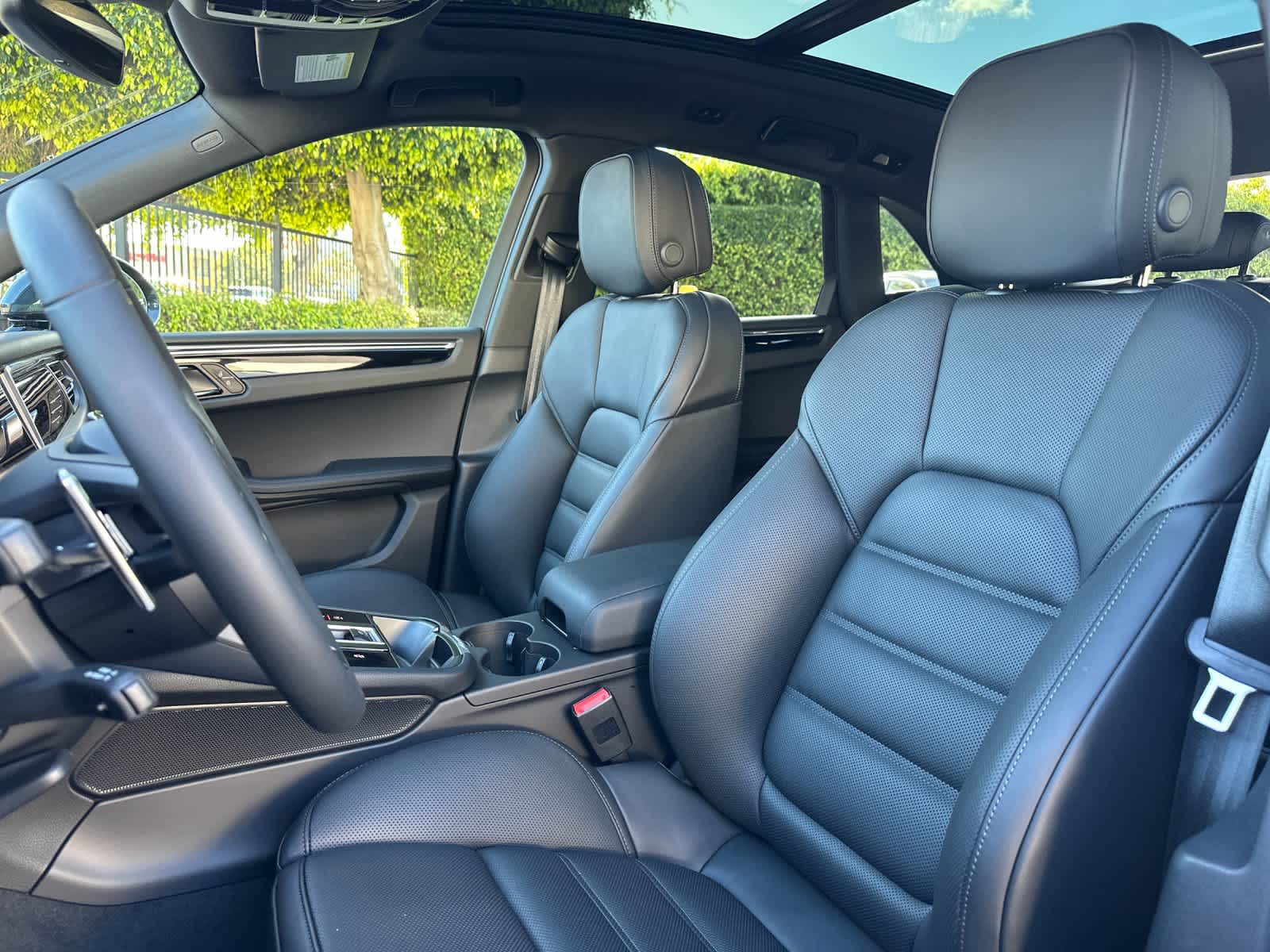 Thumbnail: 2026 Porsche Macan - 5