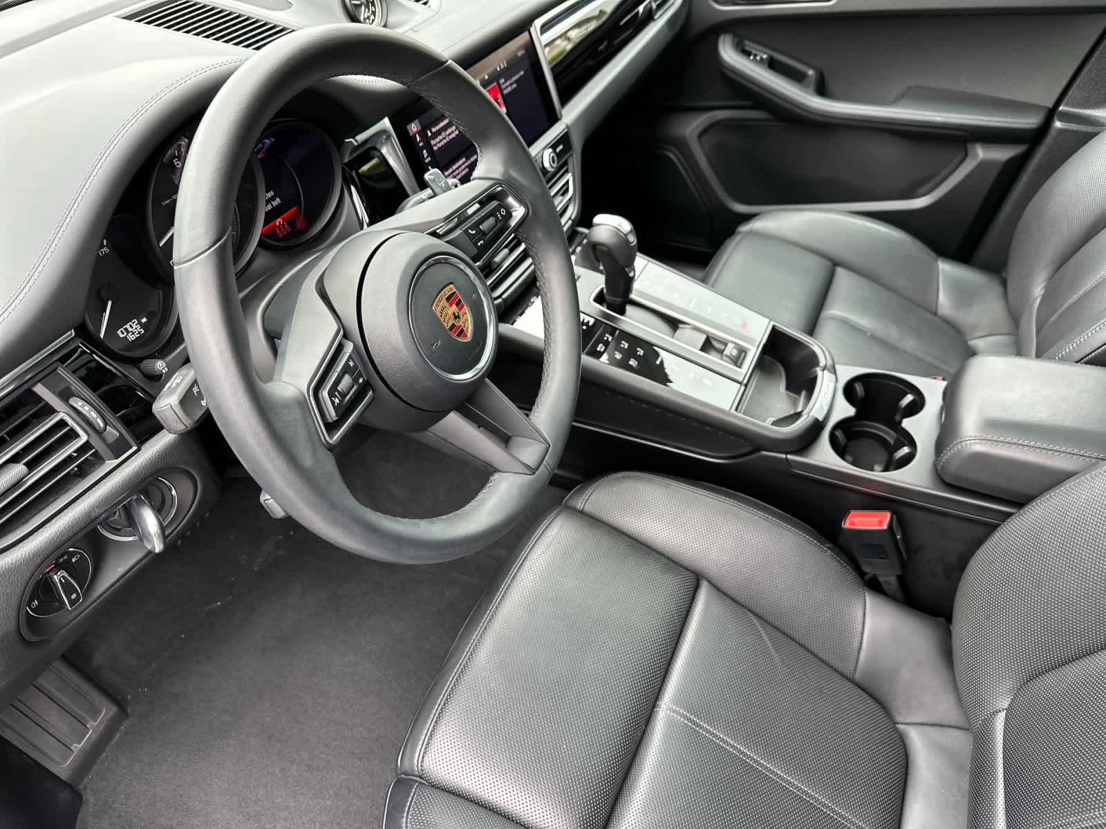 Thumbnail: 2025 Porsche Macan - 4