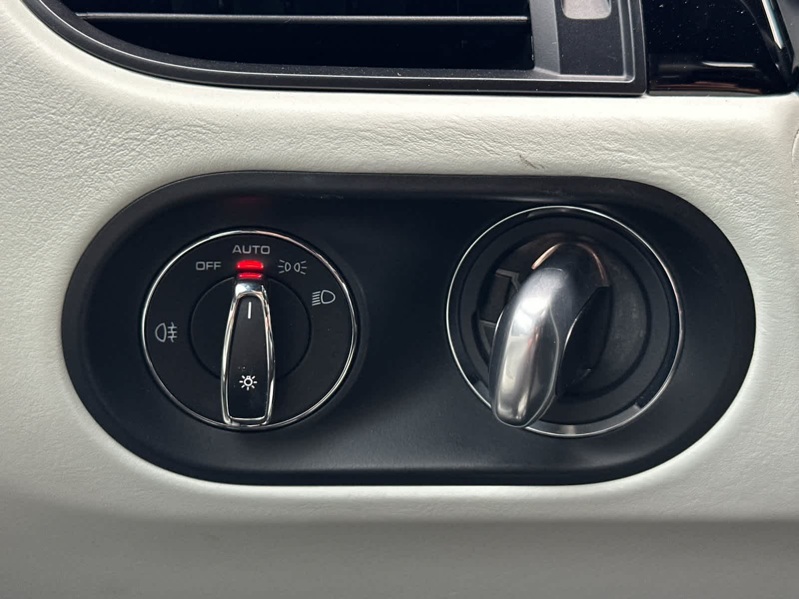 Thumbnail: 2023 Porsche Macan - 28