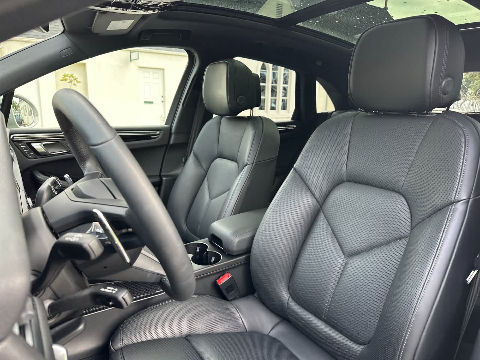 Thumbnail: 2025 Porsche Macan - 5