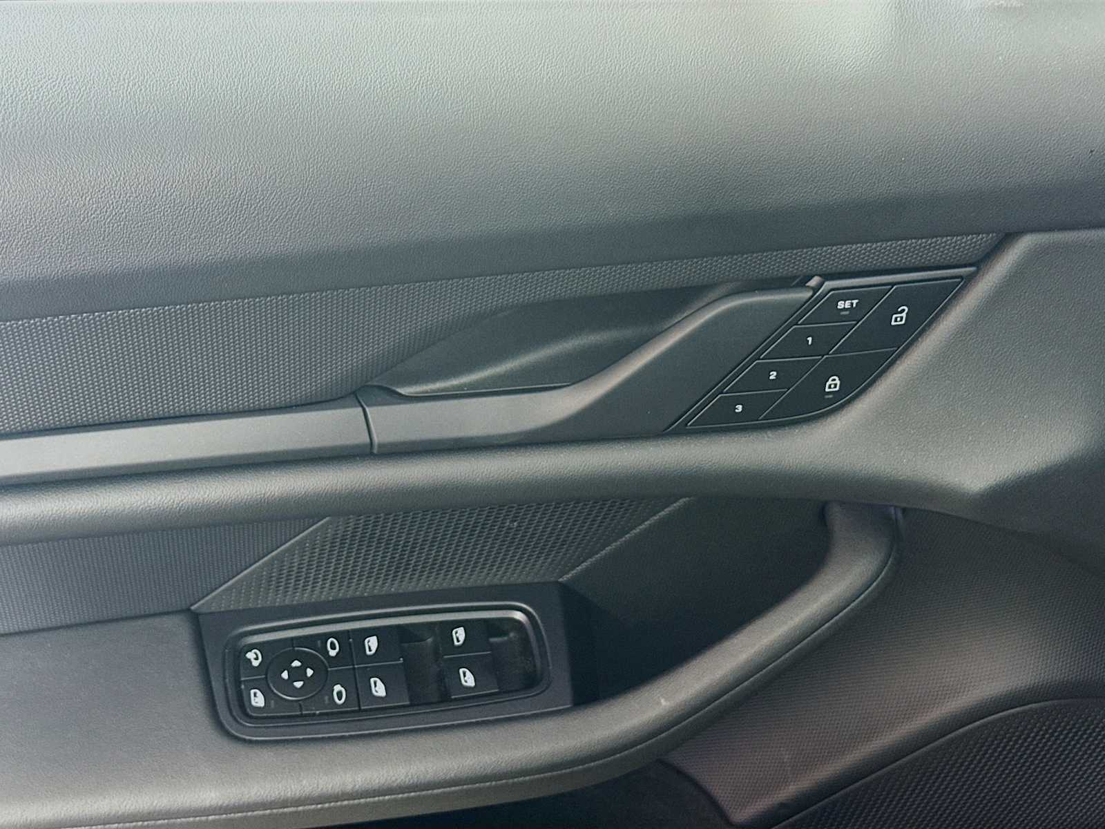 Thumbnail: 2023 Porsche Taycan - 14