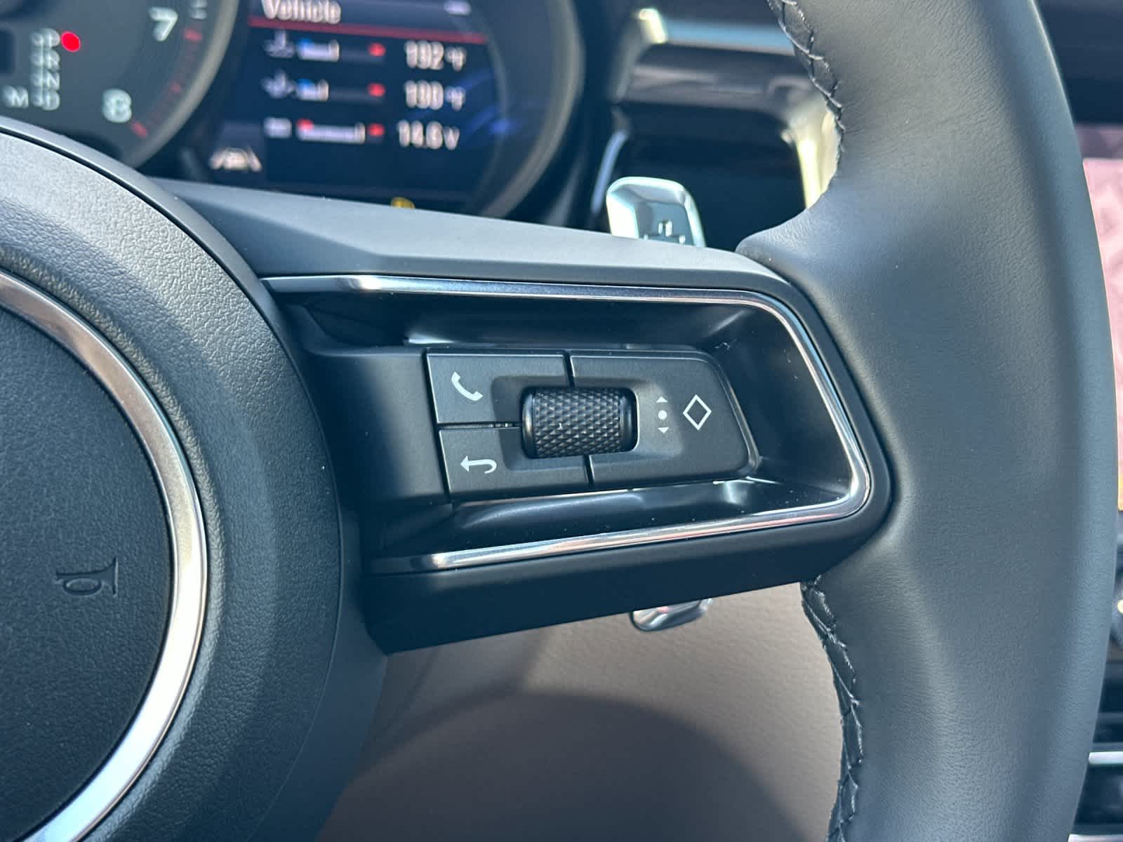 Thumbnail: 2026 Porsche Macan - 27