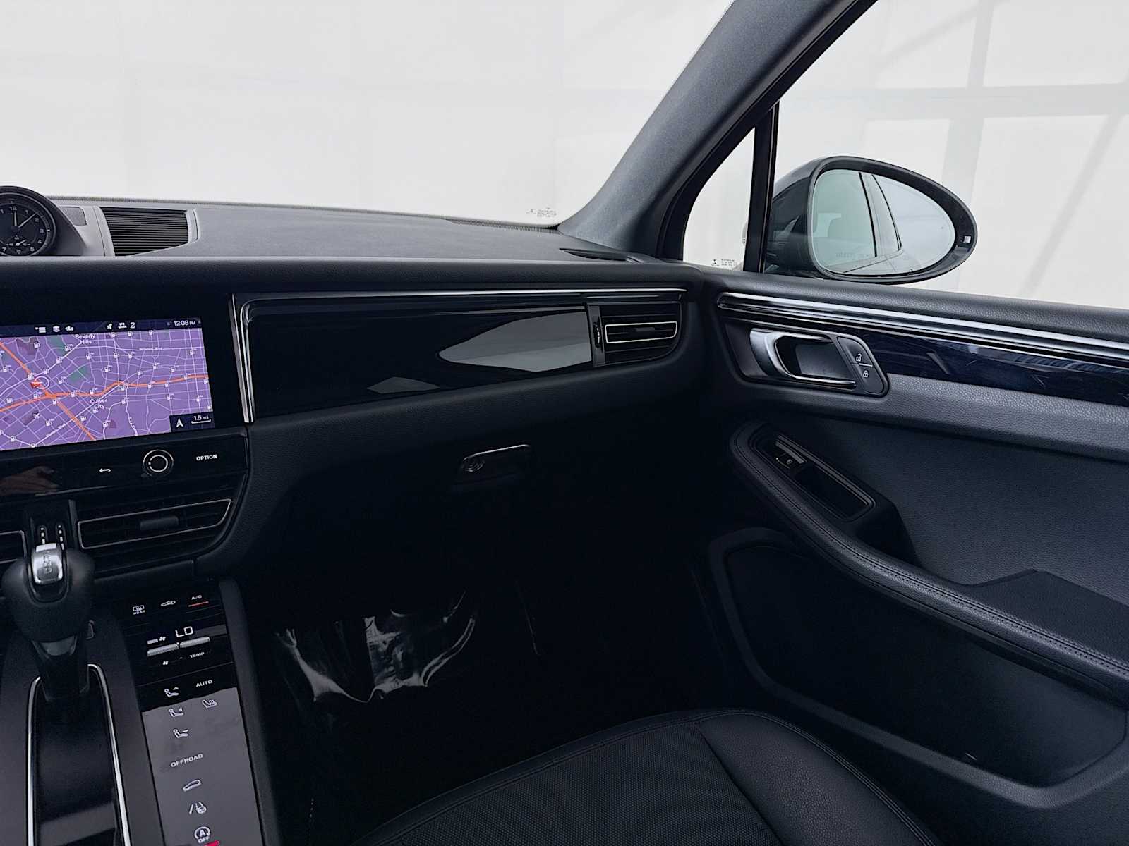 Thumbnail: 2023 Porsche Macan - 20