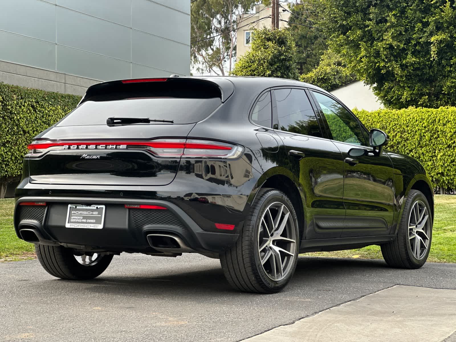 Thumbnail: 2025 Porsche Macan - 8