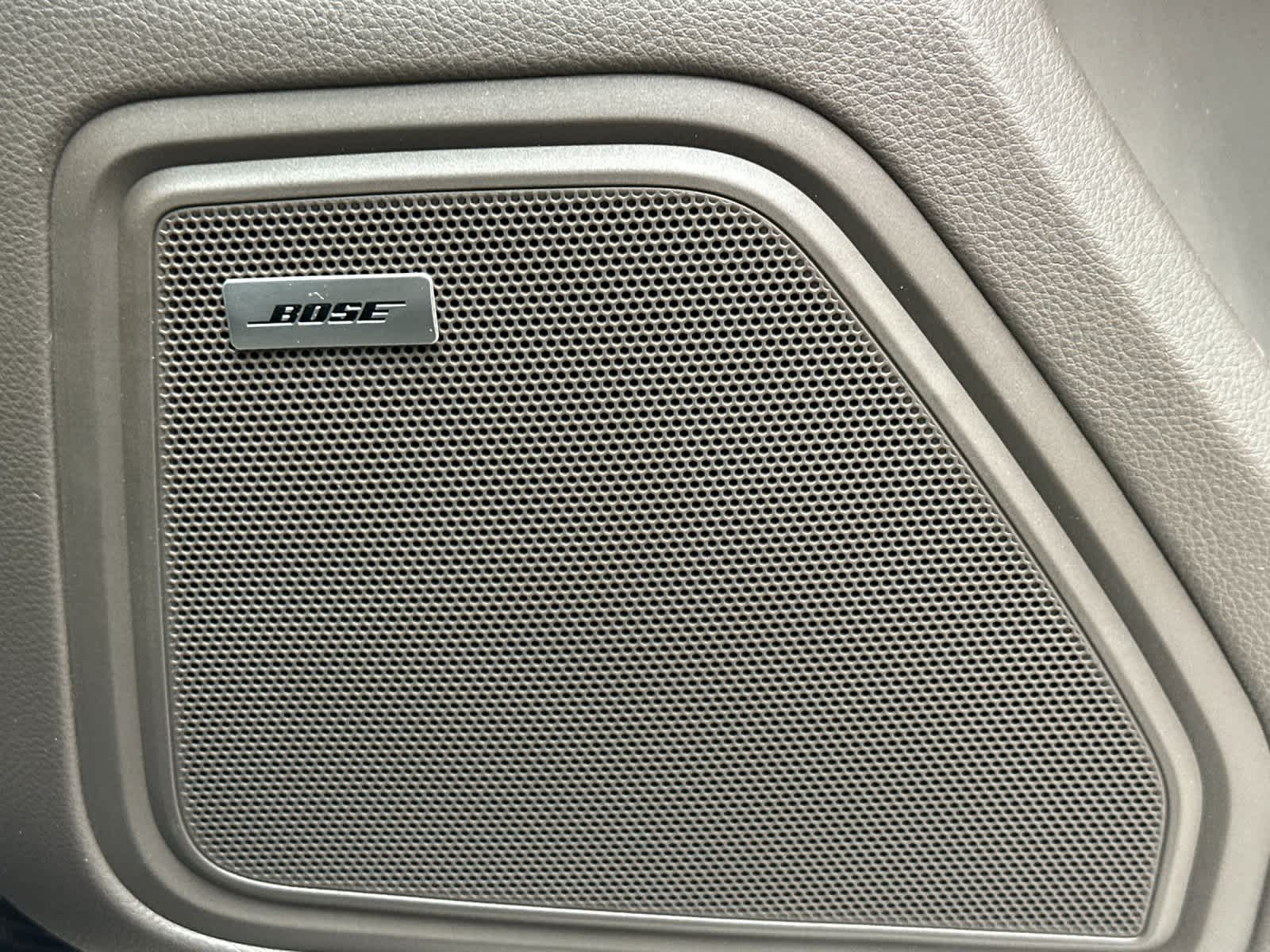 Thumbnail: 2026 Porsche Macan - 20