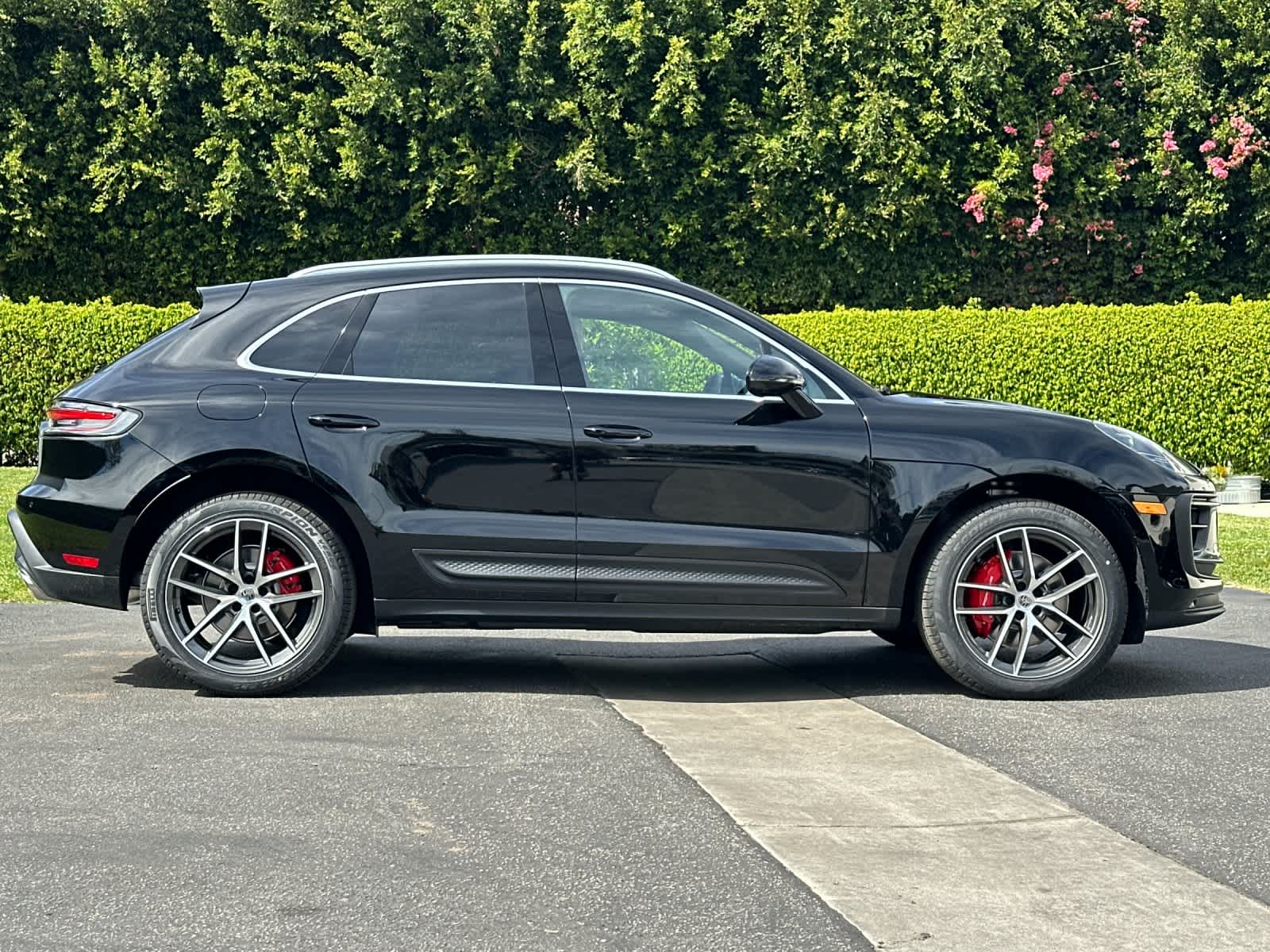 Thumbnail: 2026 Porsche Macan - 9