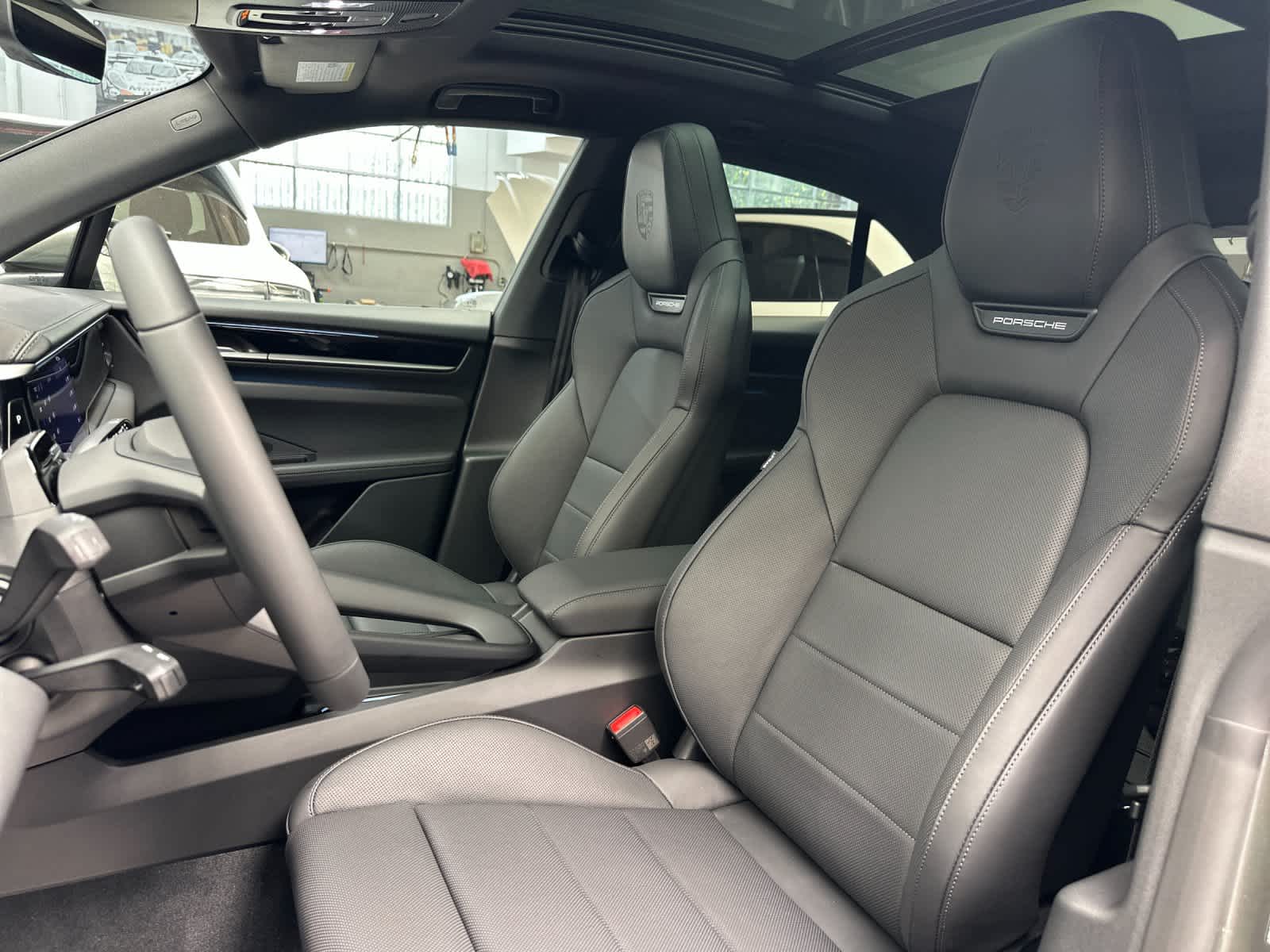 Thumbnail: 2026 Porsche Macan - 5