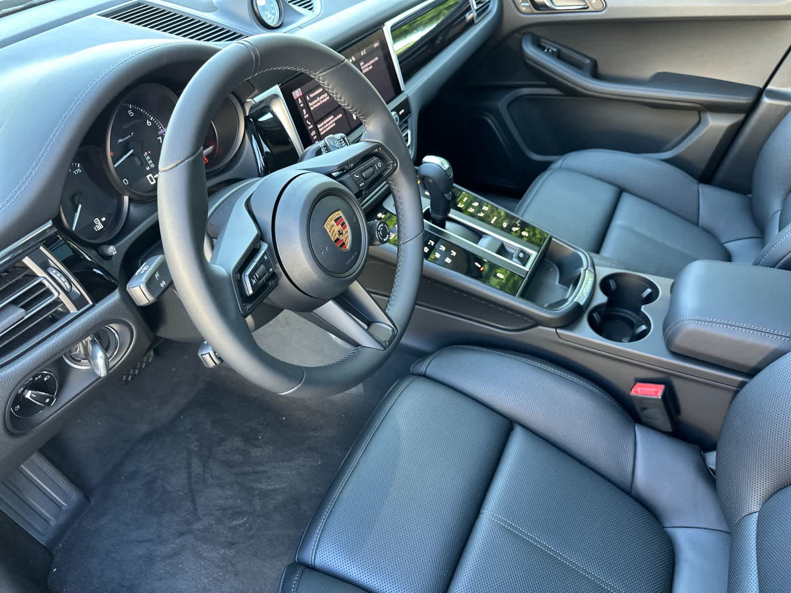 Thumbnail: 2026 Porsche Macan - 4