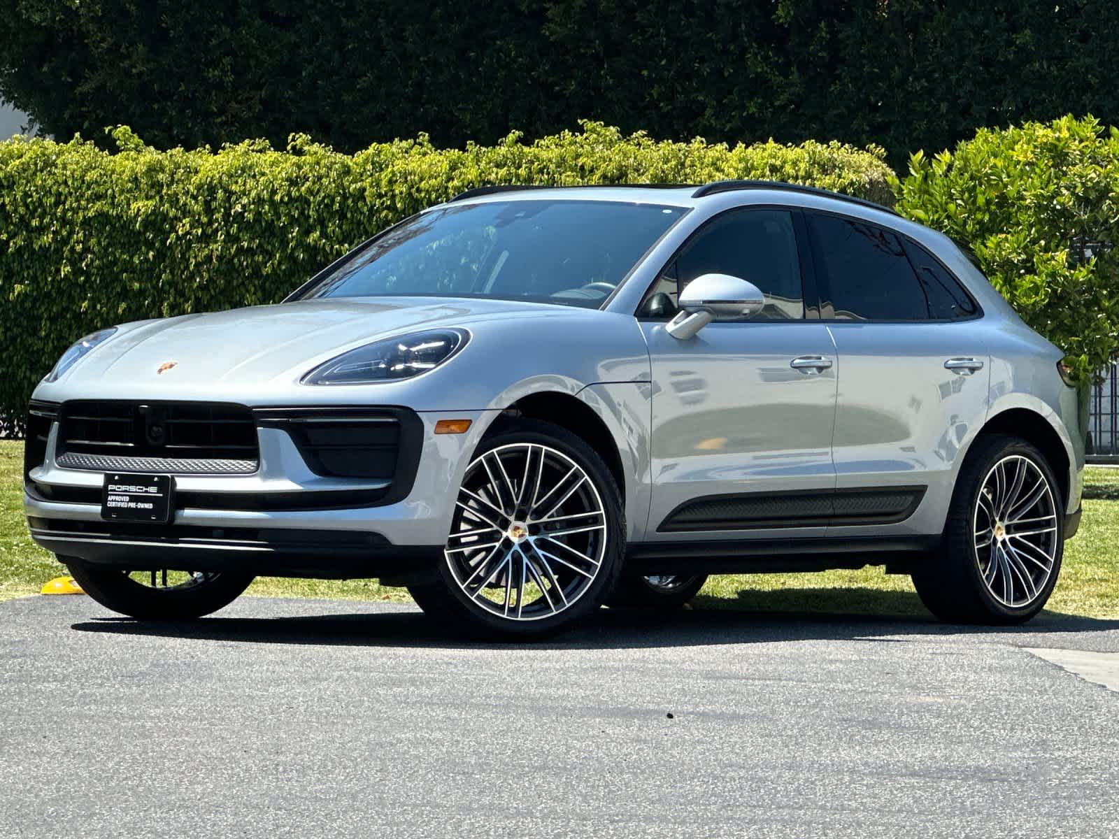 Thumbnail: 2026 Porsche Macan - 1