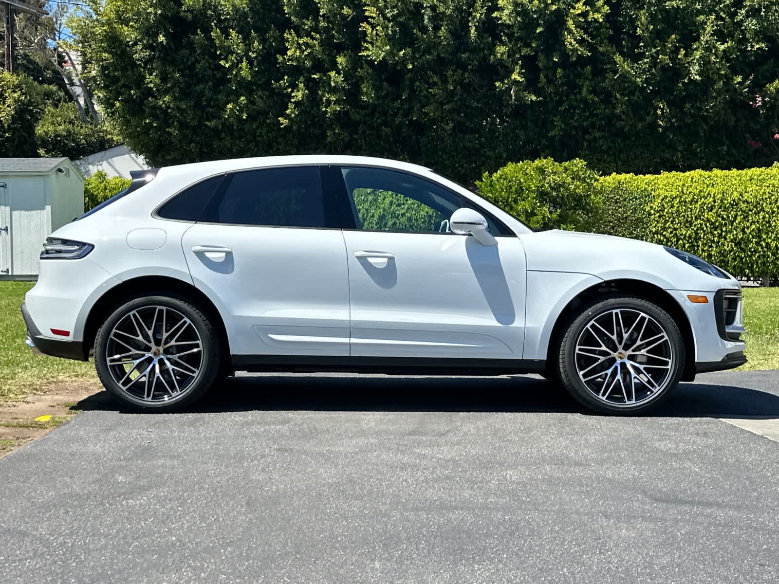 Thumbnail: 2026 Porsche Macan - 9