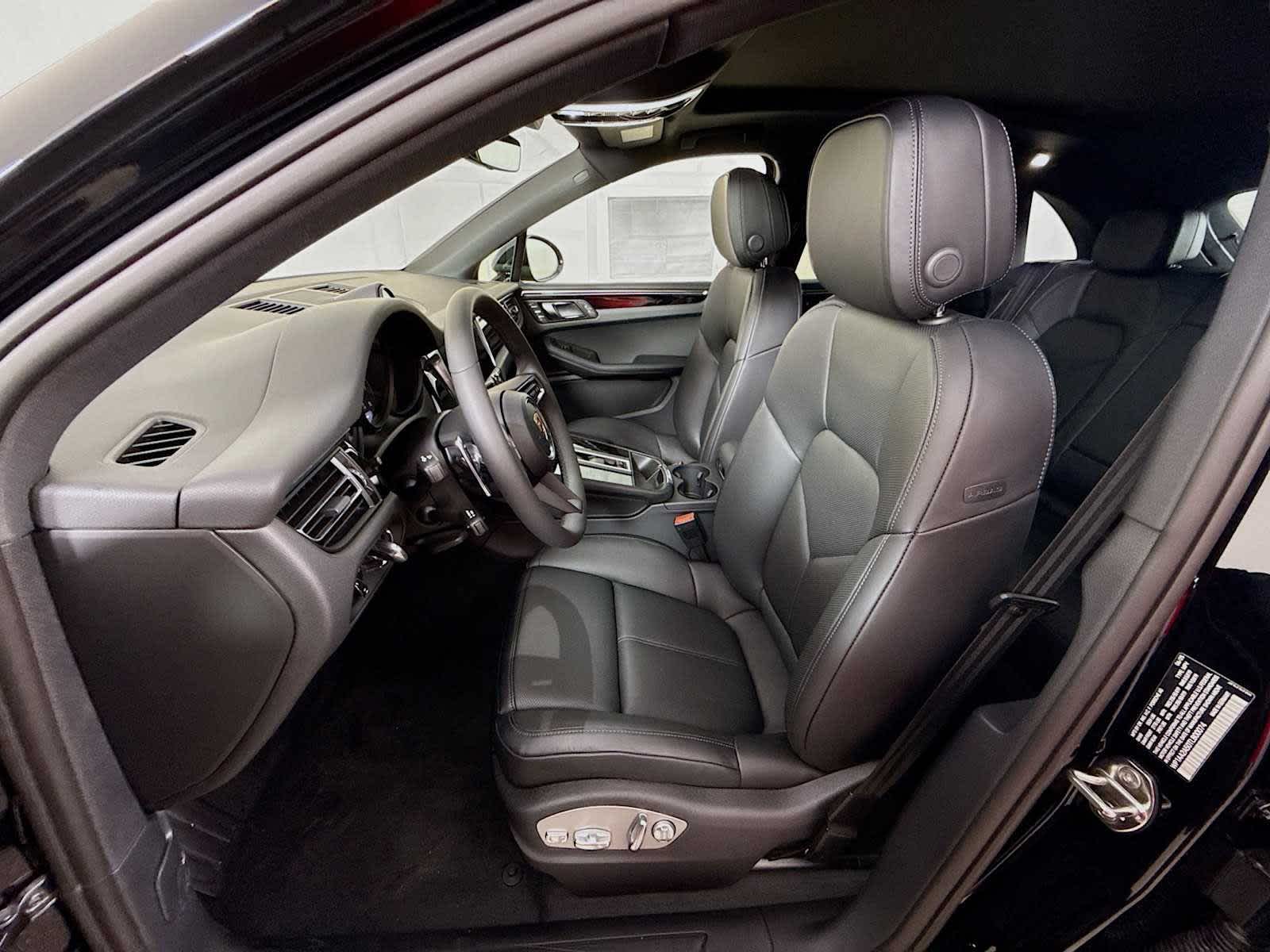 Thumbnail: 2026 Porsche Macan - 5