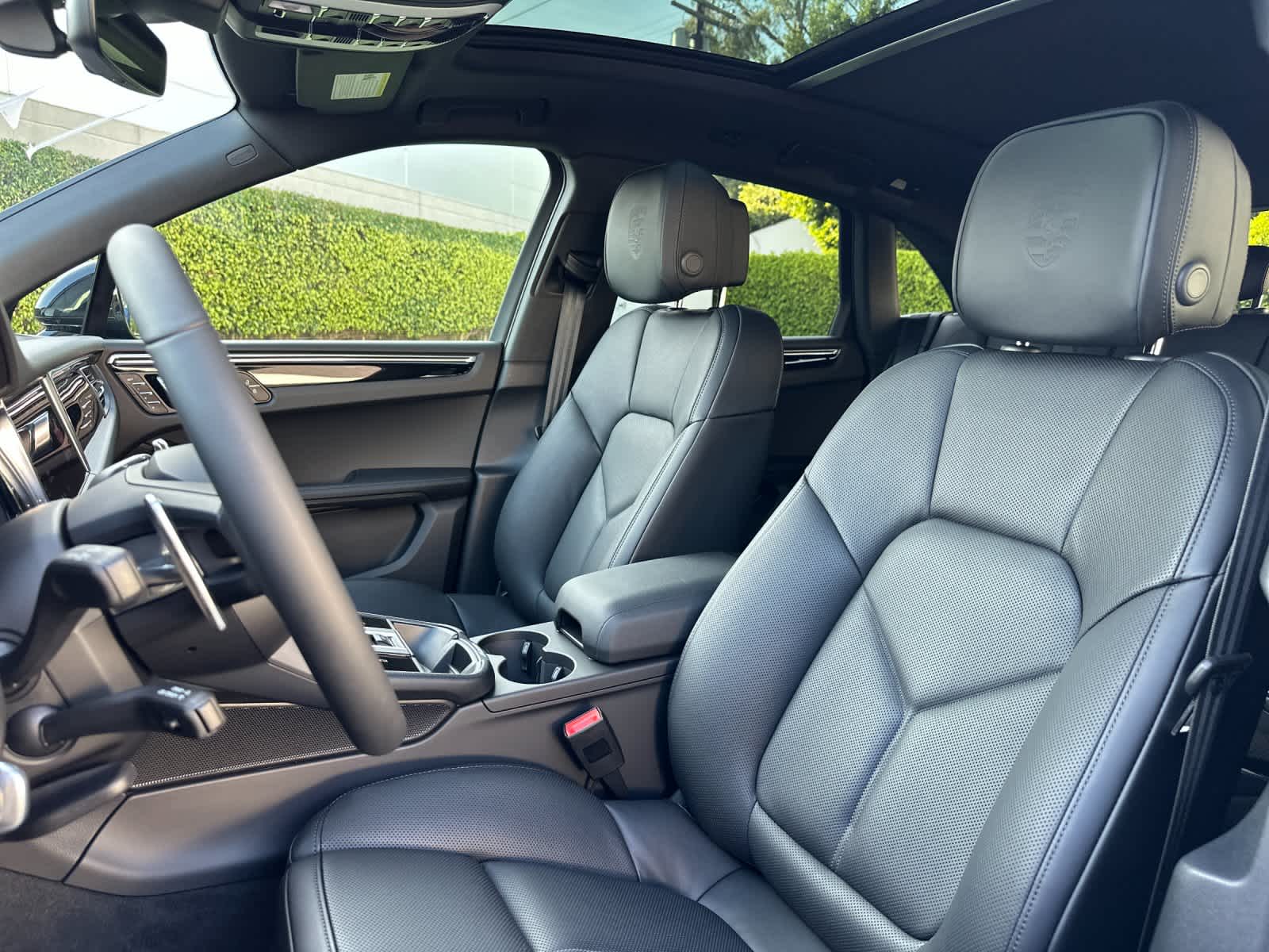 Thumbnail: 2026 Porsche Macan - 5