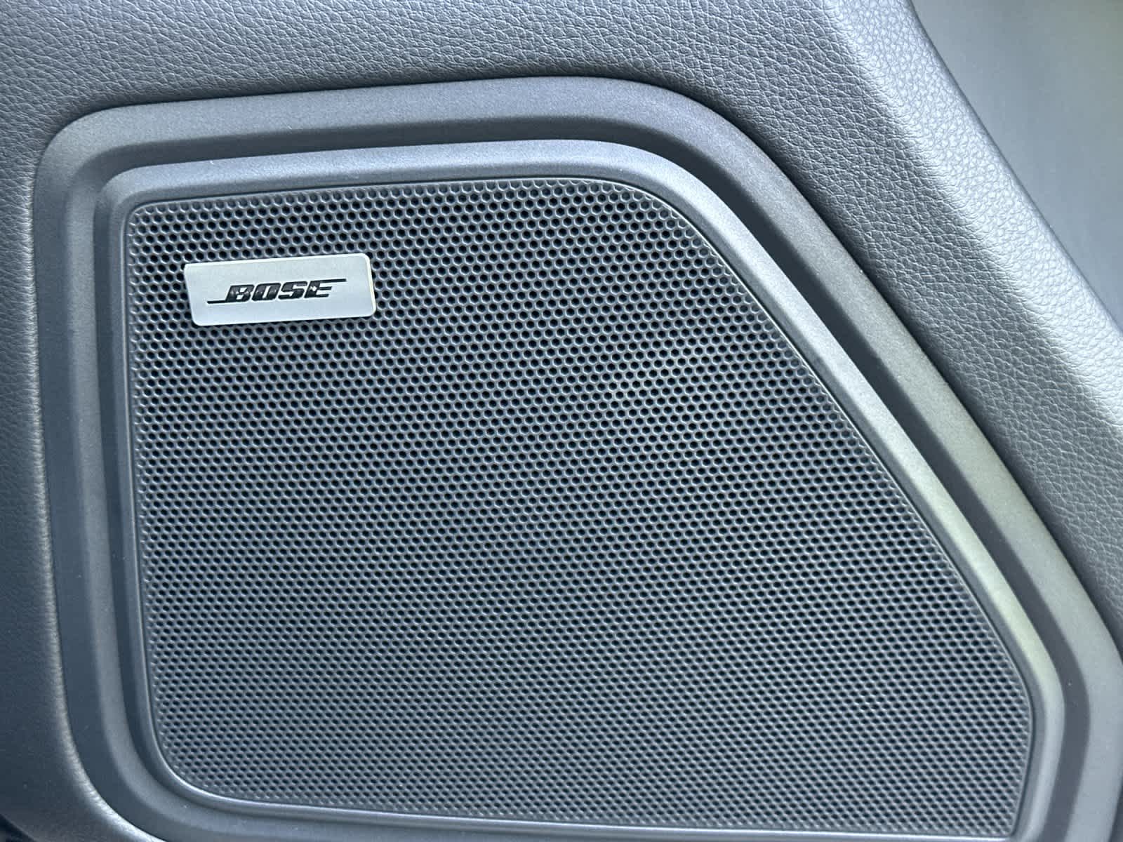 Thumbnail: 2026 Porsche Macan - 20