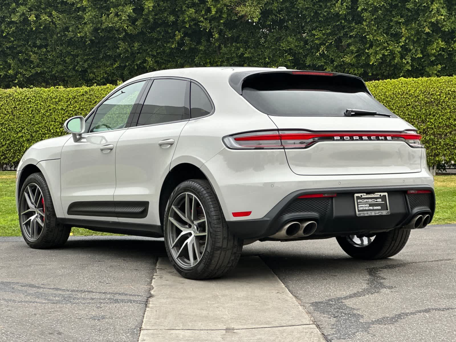 Thumbnail: 2025 Porsche Macan - 3