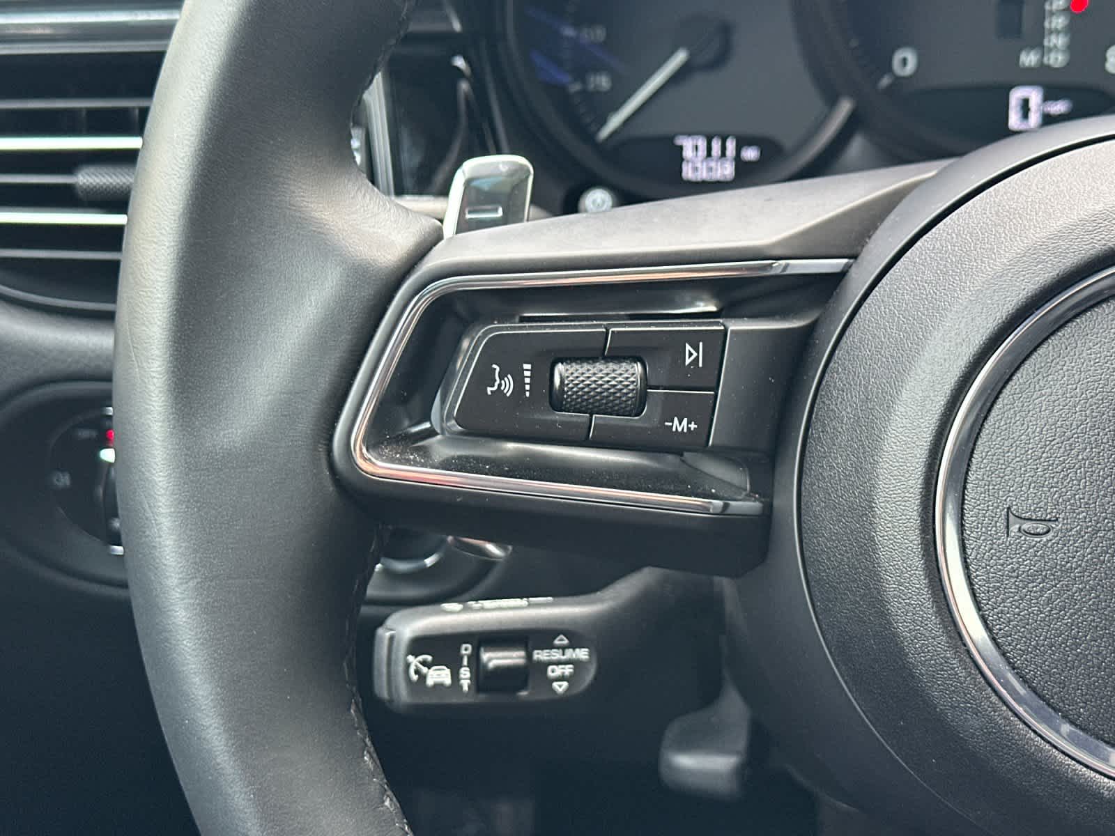 Thumbnail: 2025 Porsche Macan - 26