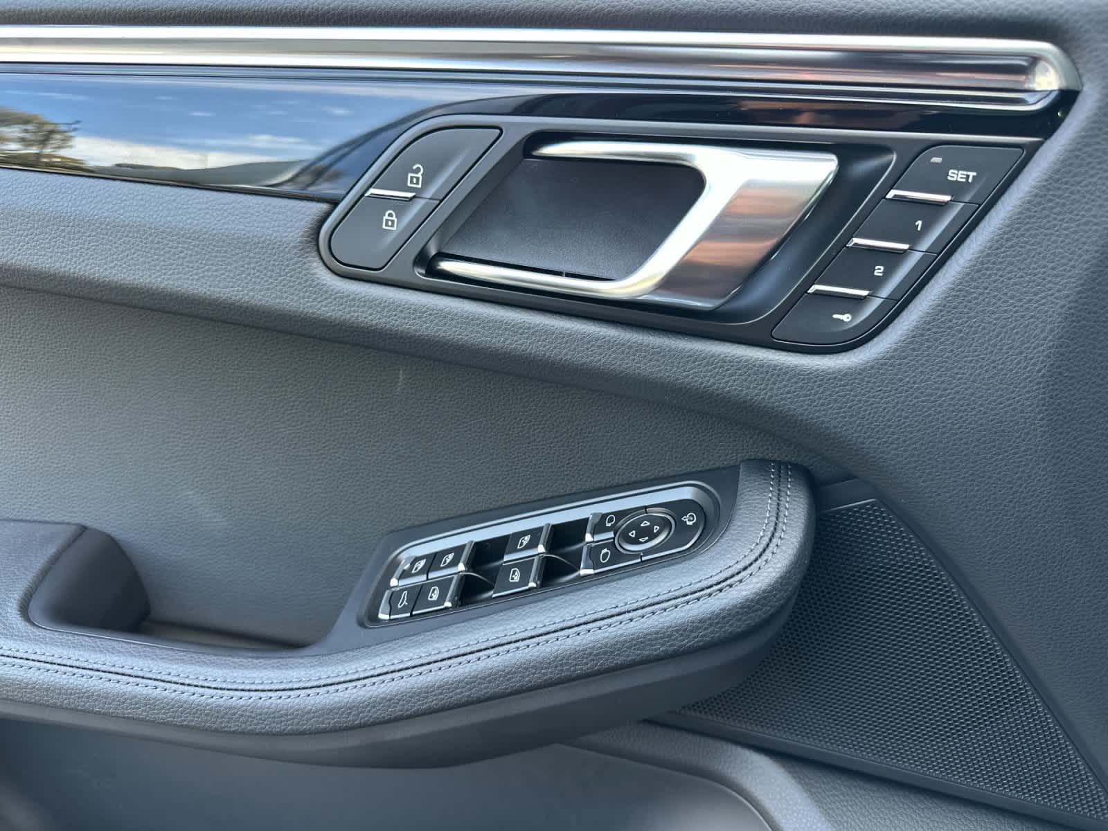 Thumbnail: 2026 Porsche Macan - 12