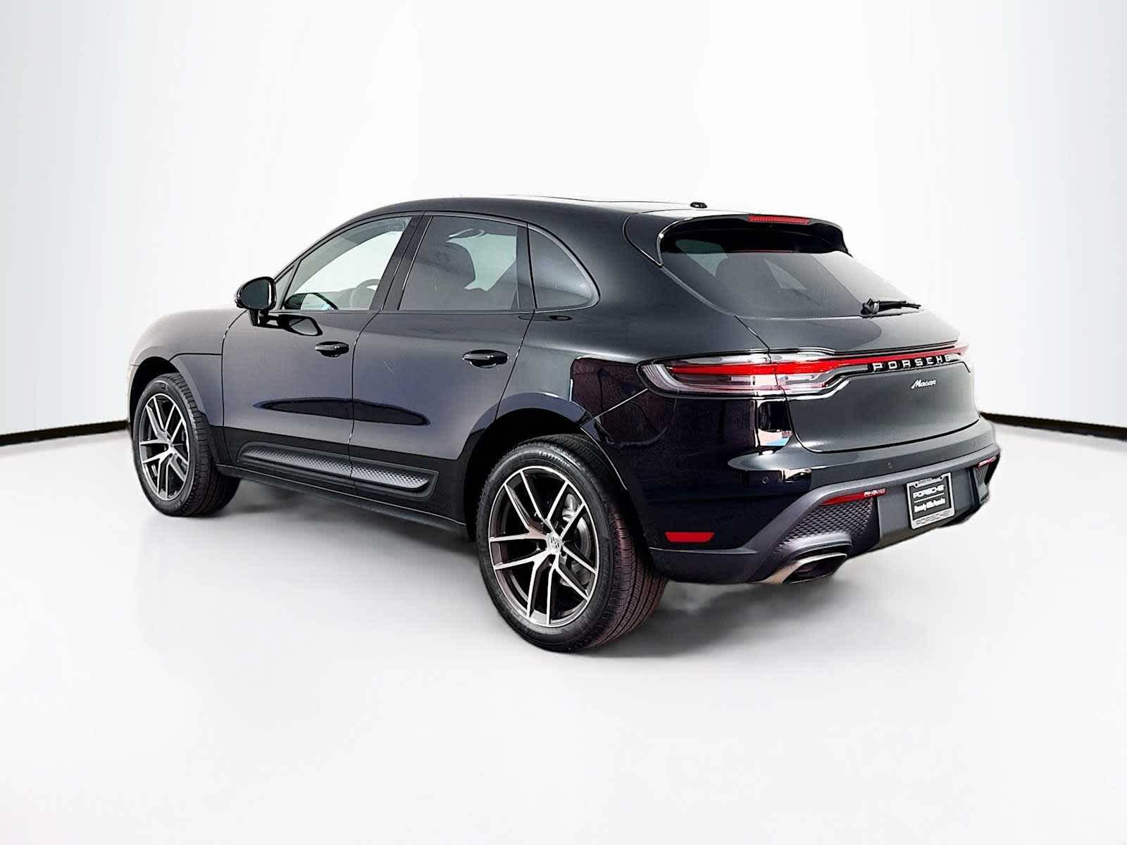 Thumbnail: 2026 Porsche Macan - 3