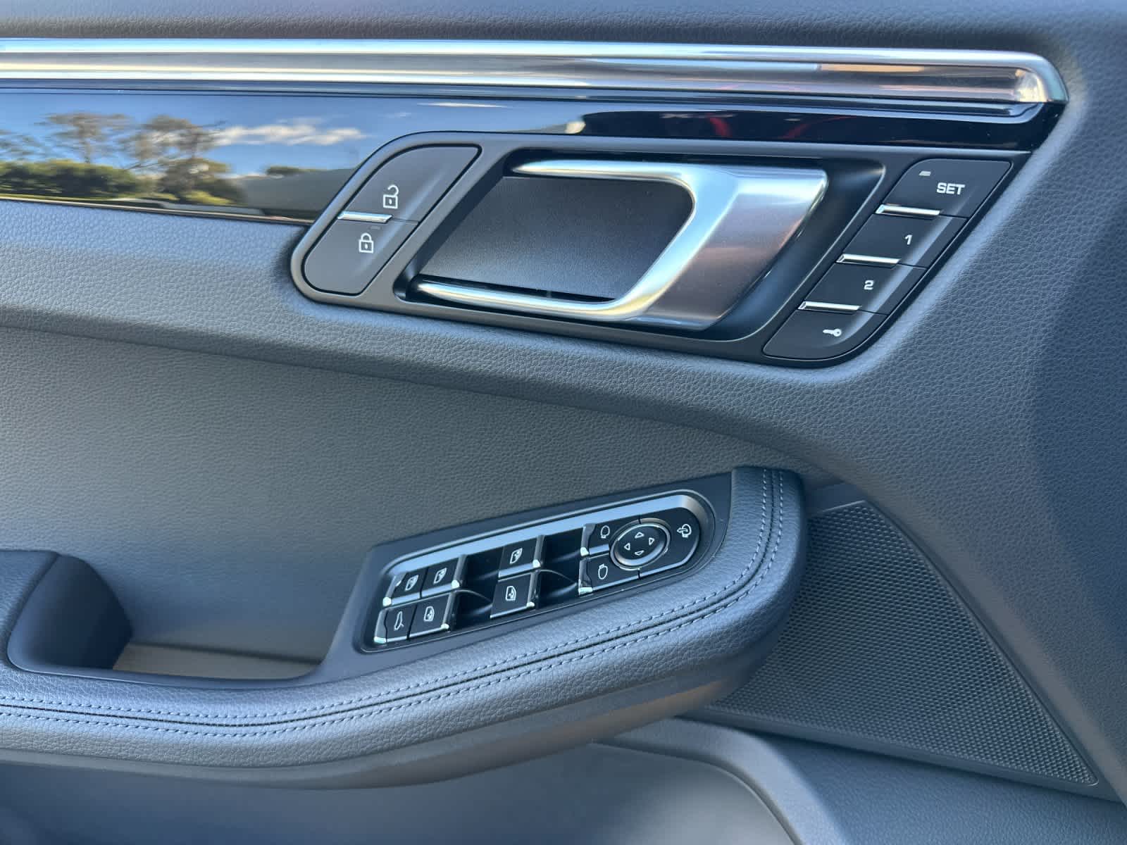 Thumbnail: 2026 Porsche Macan - 12