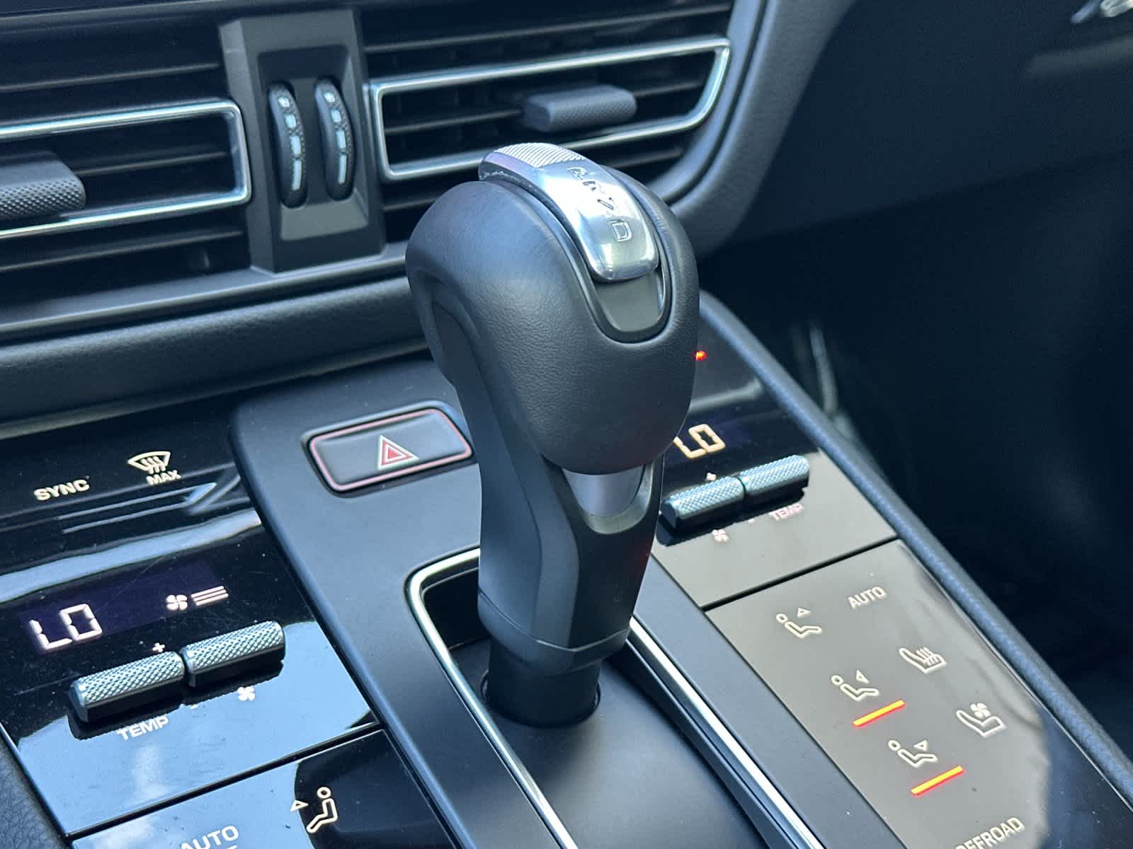 Thumbnail: 2025 Porsche Macan - 25