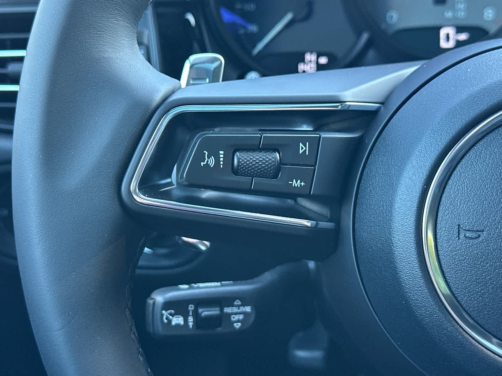 Thumbnail: 2026 Porsche Macan - 27