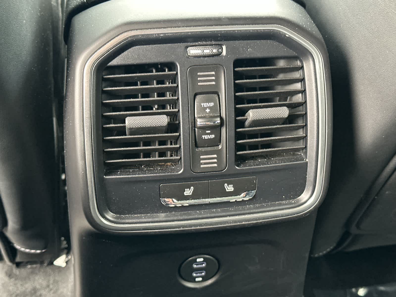 Thumbnail: 2025 Porsche Macan - 14