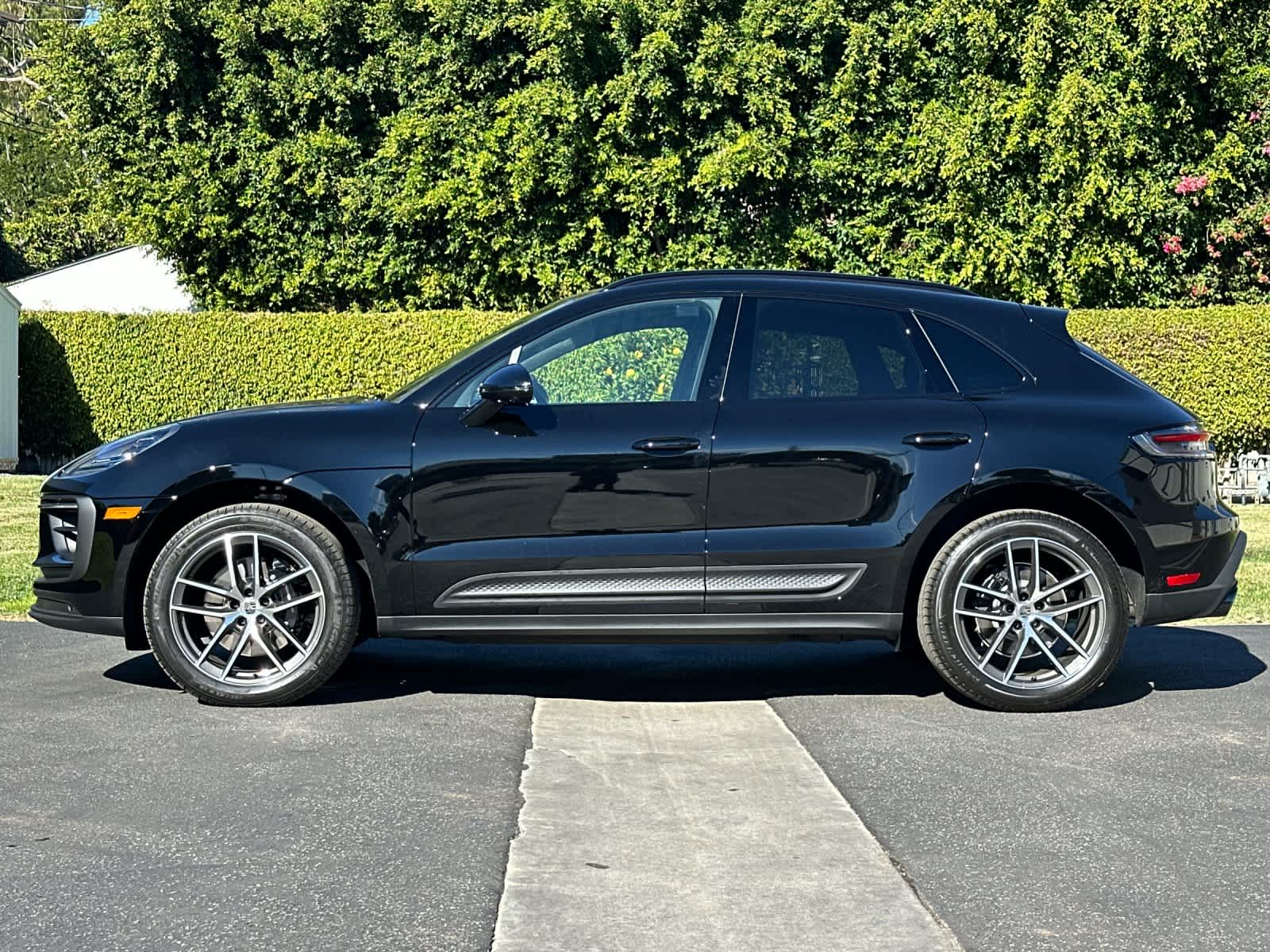 Thumbnail: 2026 Porsche Macan - 2
