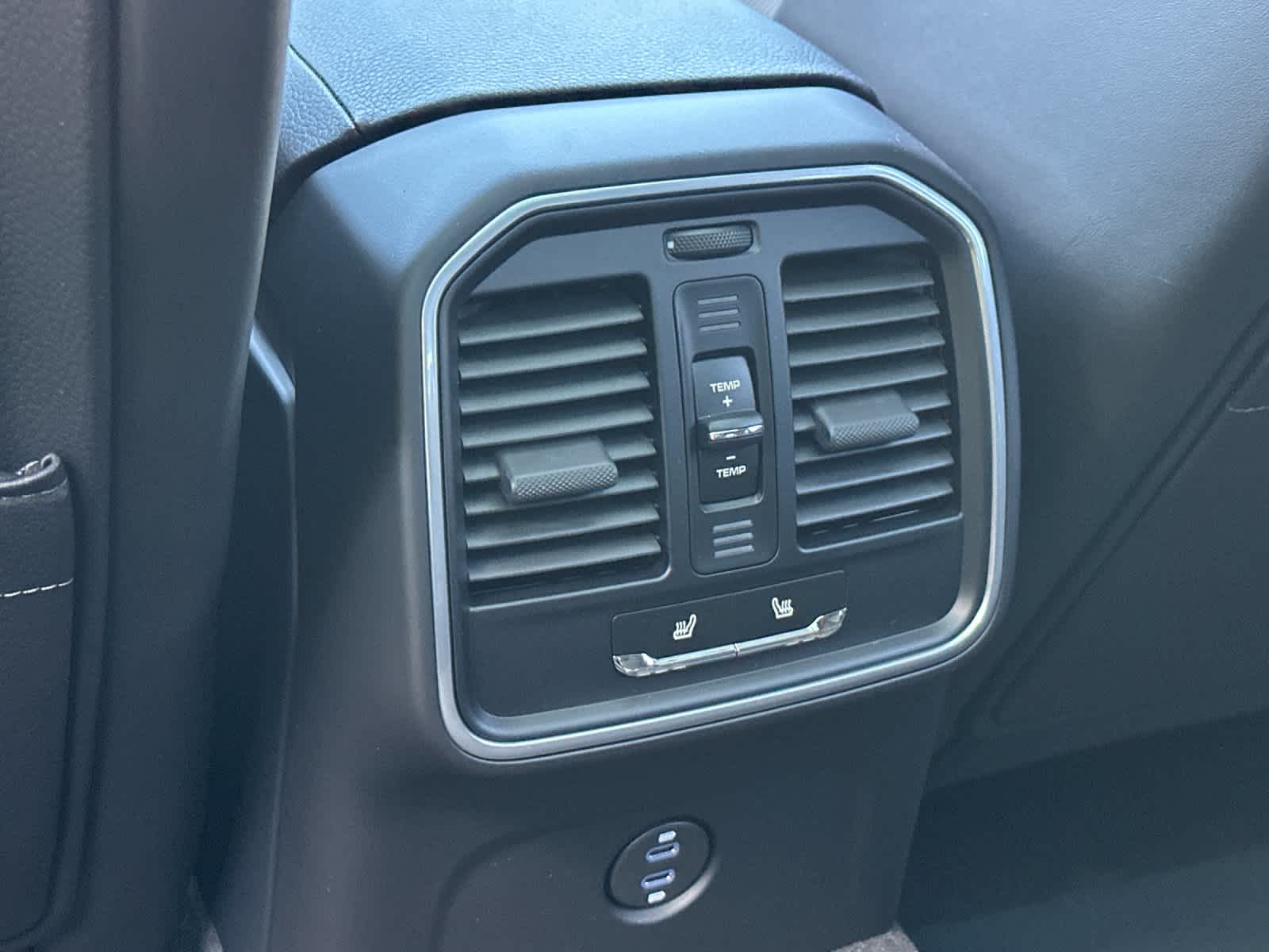 Thumbnail: 2026 Porsche Macan - 14