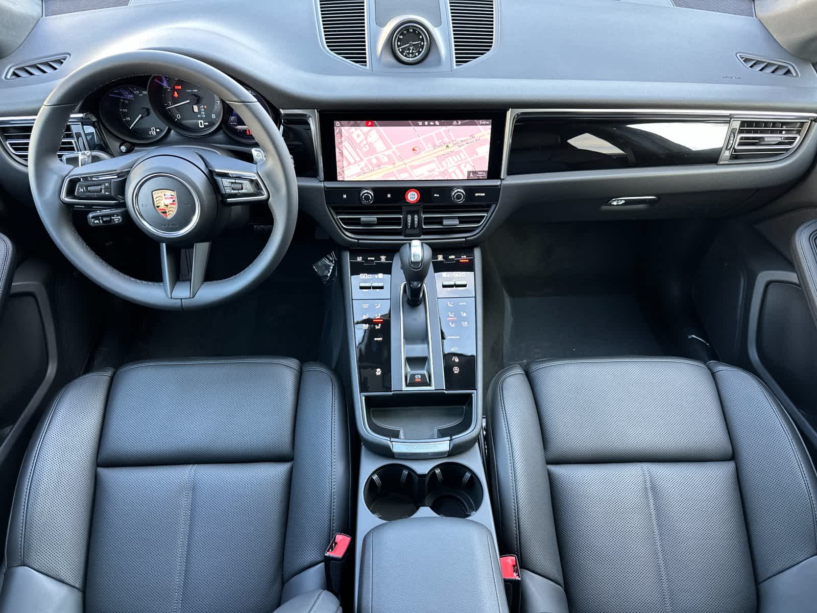 Thumbnail: 2026 Porsche Macan - 6