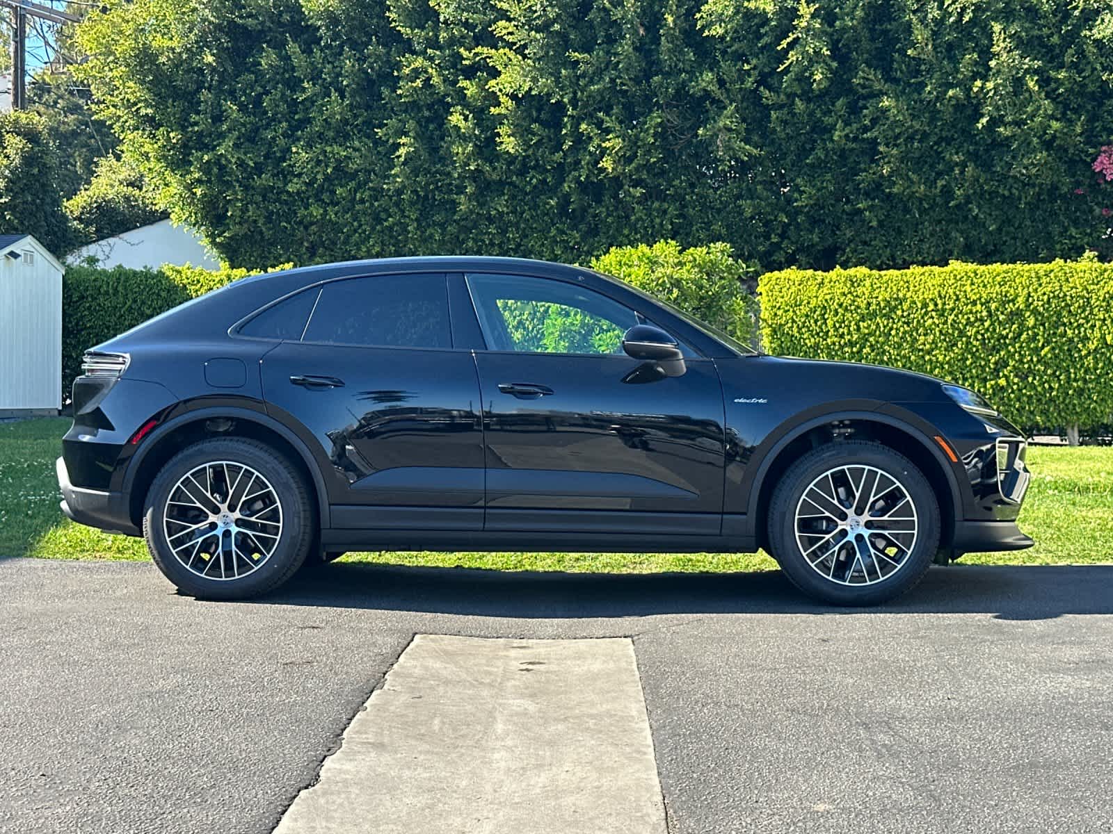 Thumbnail: 2026 Porsche Macan - 9