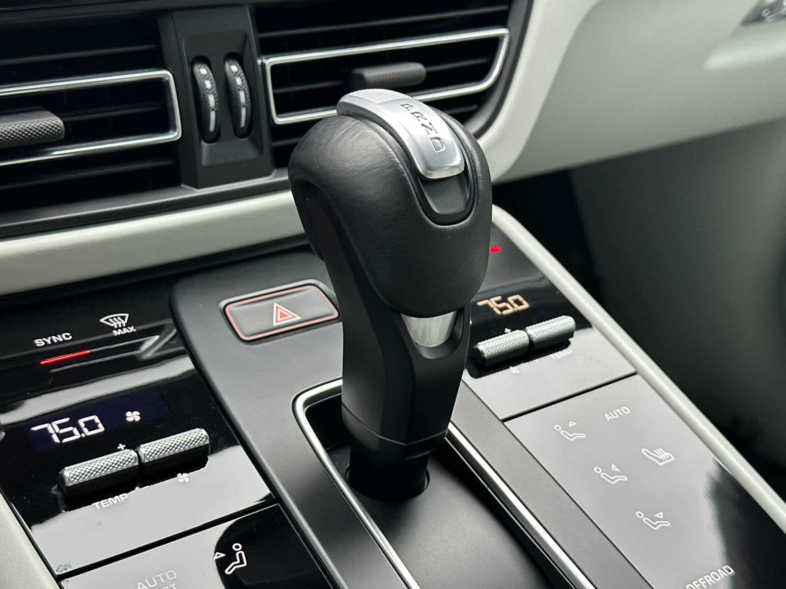 Thumbnail: 2023 Porsche Macan - 23