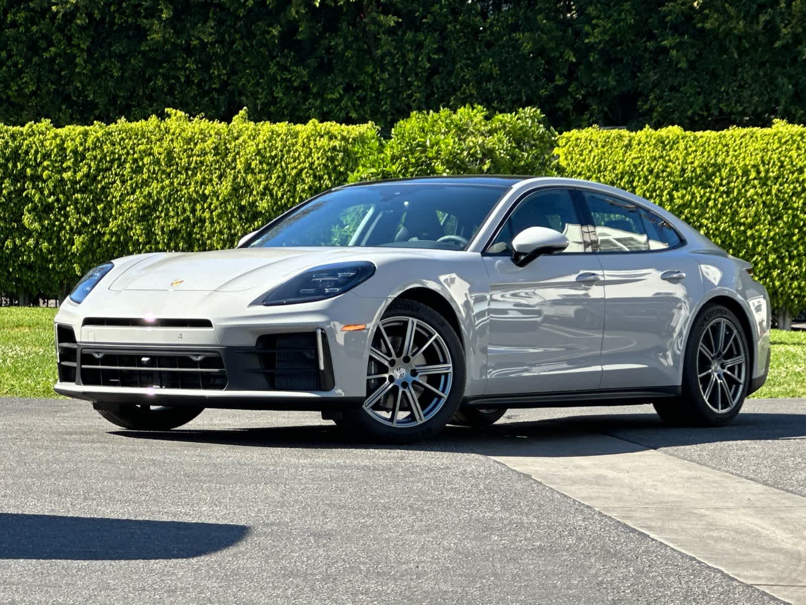 Thumbnail: 2026 Porsche Panamera - 1