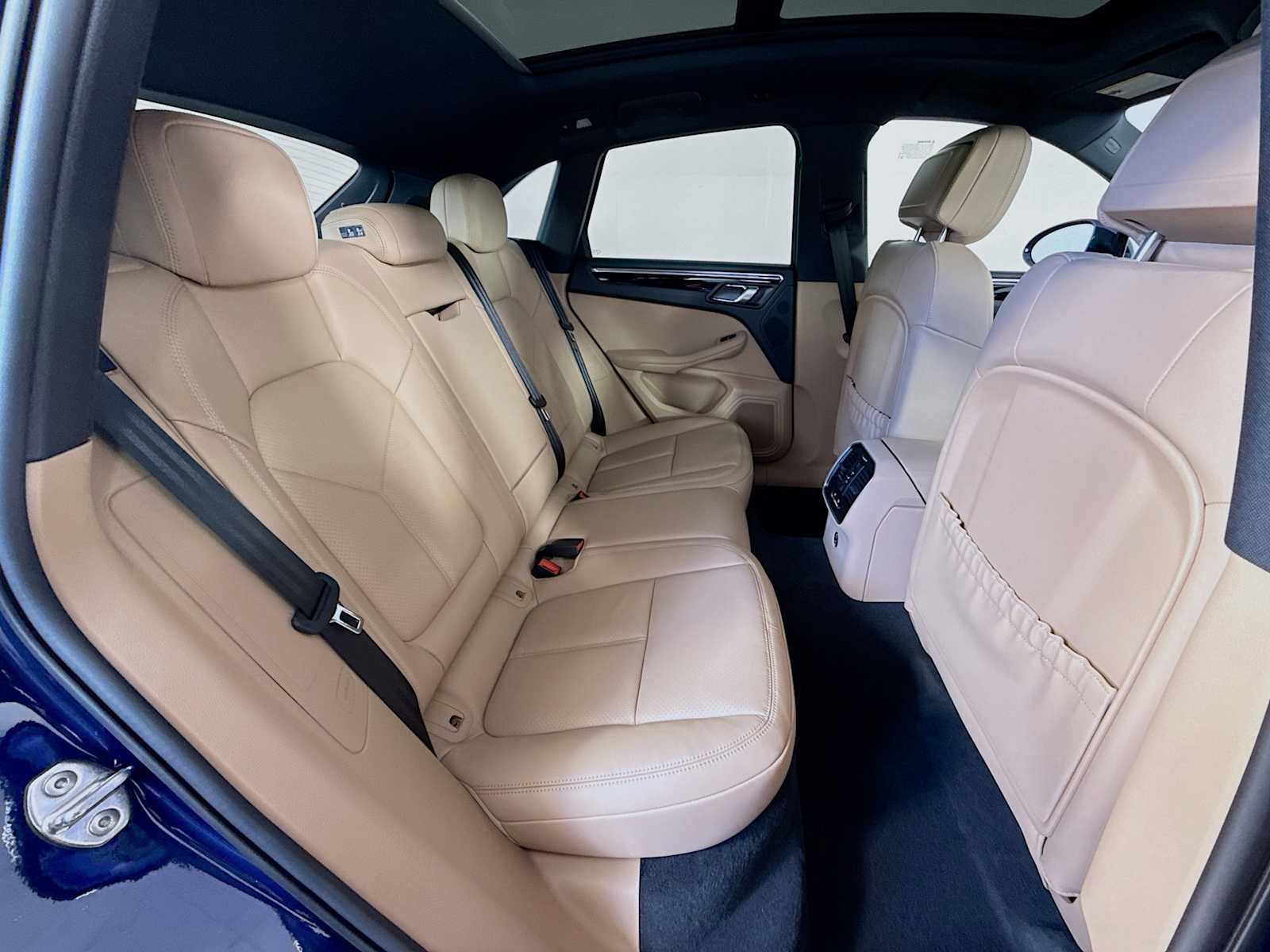 Thumbnail: 2026 Porsche Macan - 20