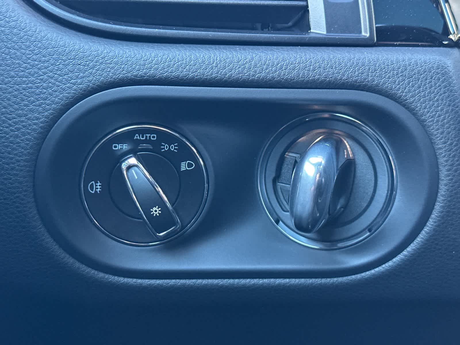 Thumbnail: 2025 Porsche Macan - 30