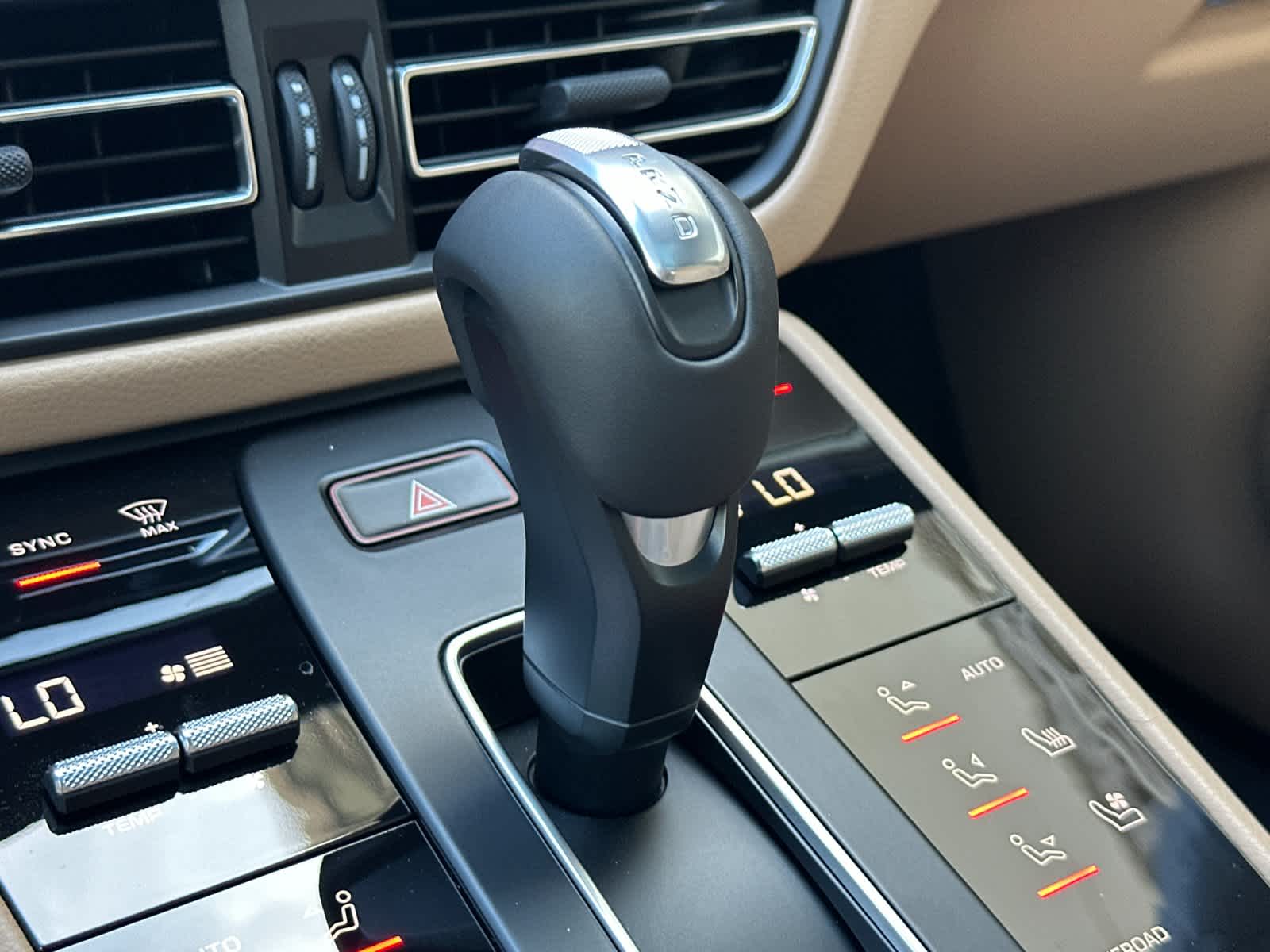 Thumbnail: 2026 Porsche Macan - 23