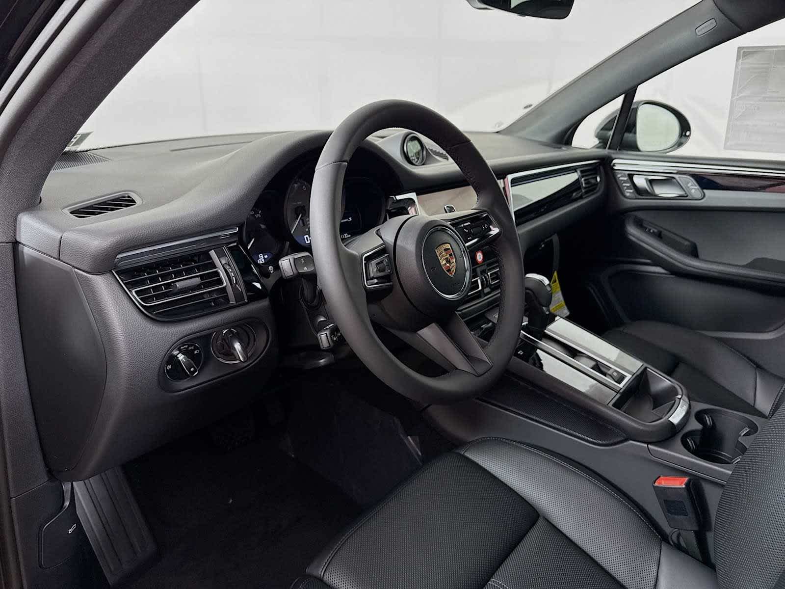 Thumbnail: 2025 Porsche Macan - 4