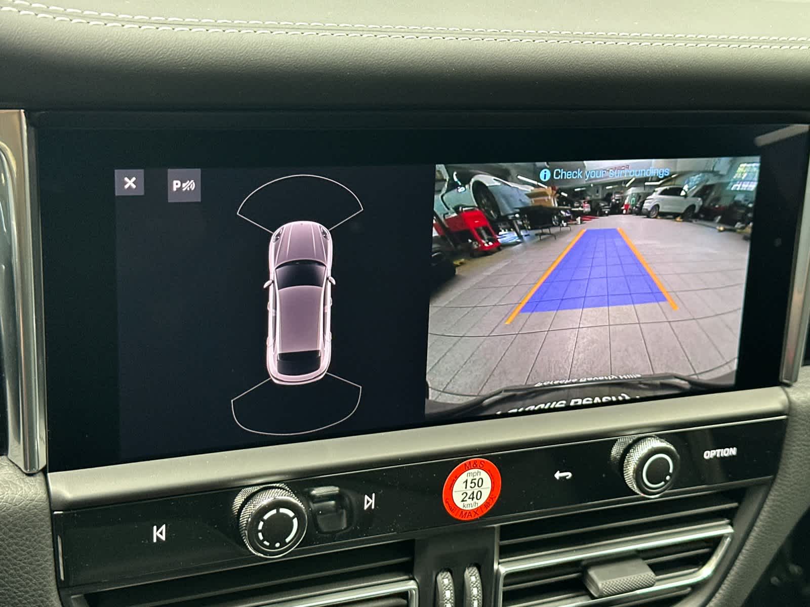 Thumbnail: 2026 Porsche Macan - 22