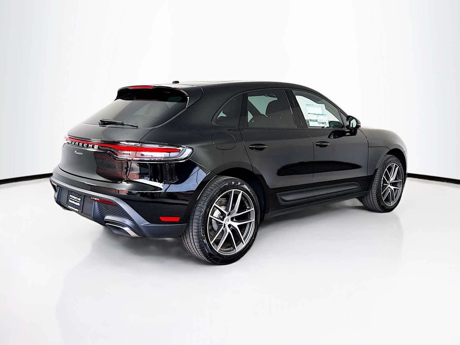 Thumbnail: 2026 Porsche Macan - 9