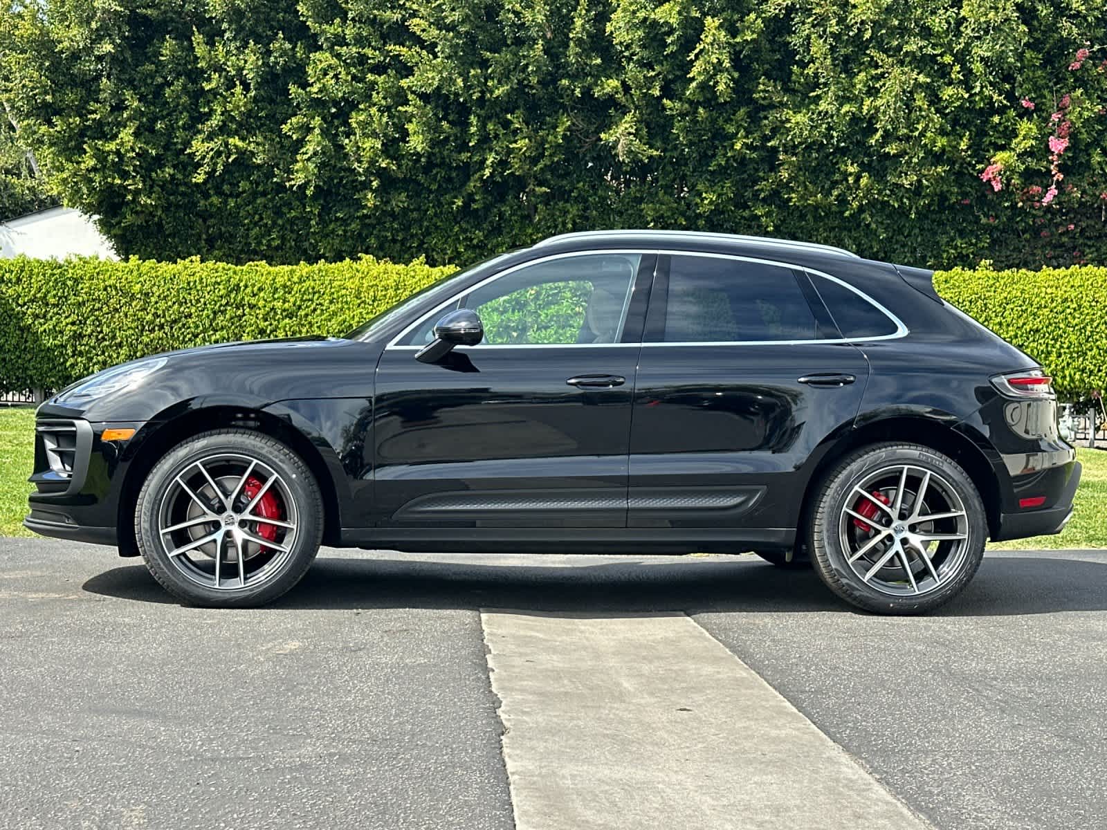 Thumbnail: 2026 Porsche Macan - 2
