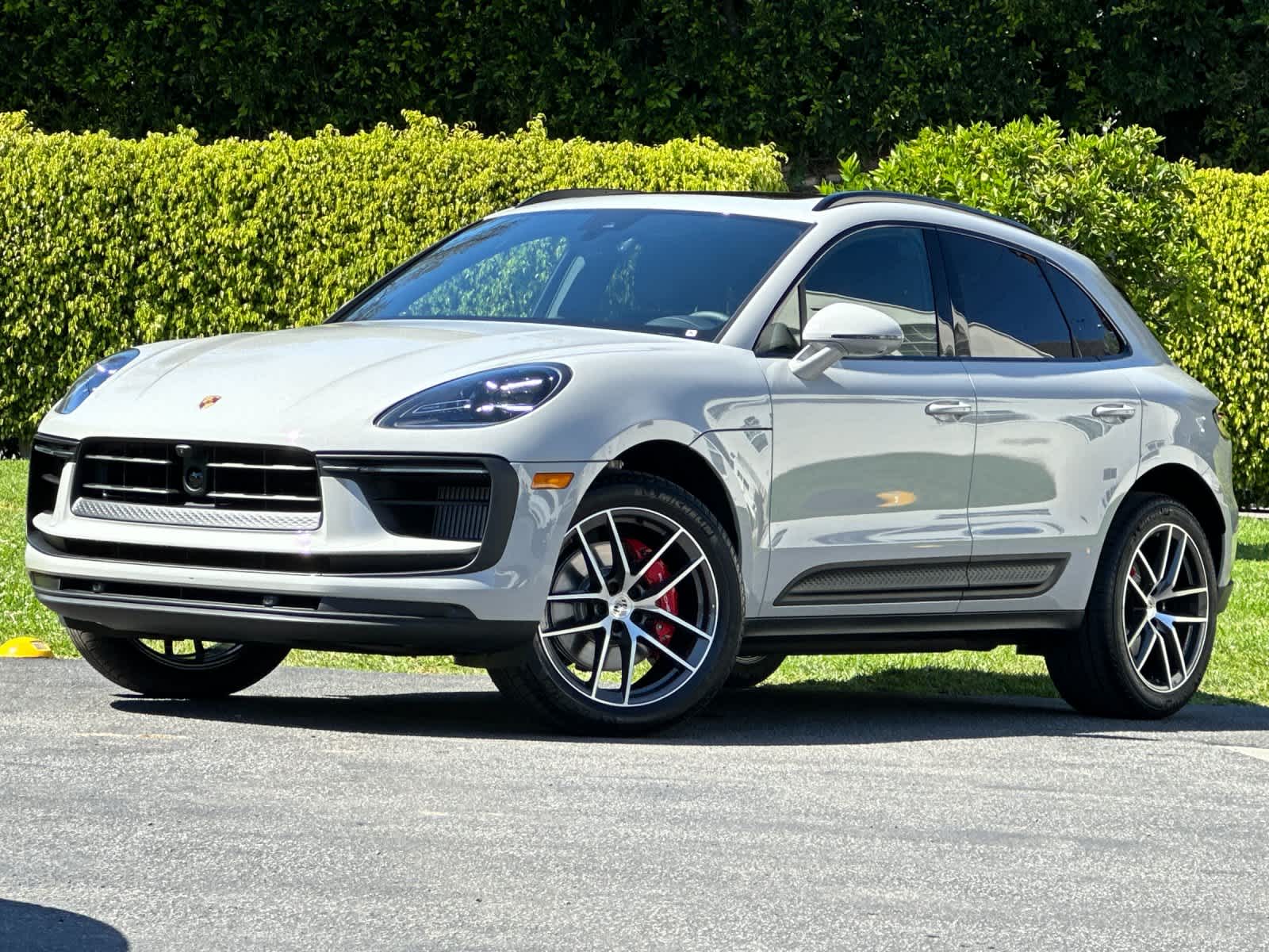 Thumbnail: 2026 Porsche Macan - 1