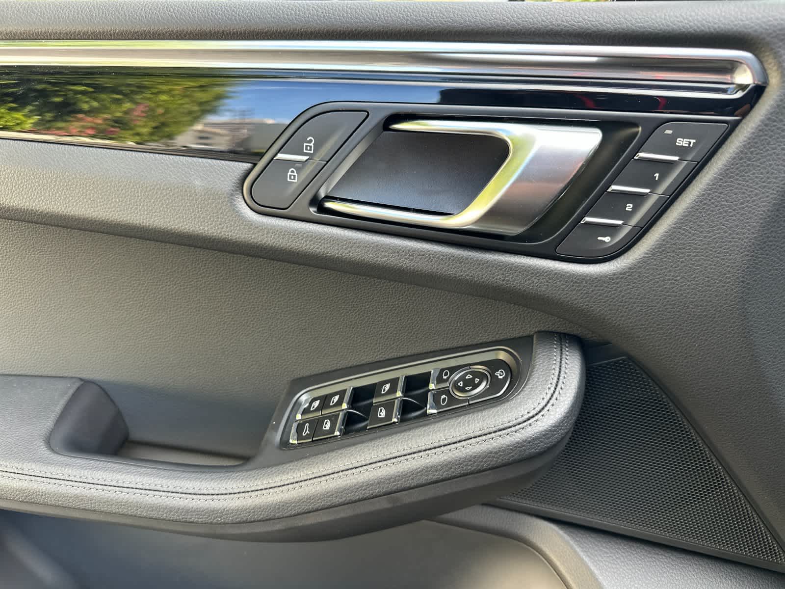 Thumbnail: 2026 Porsche Macan - 12