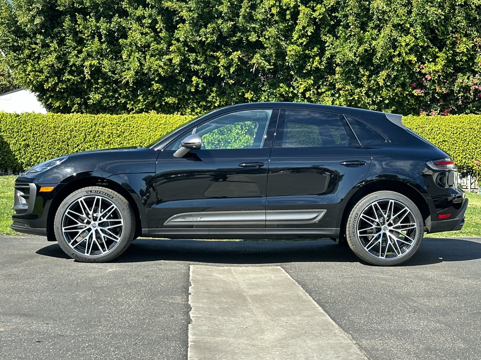 Thumbnail: 2026 Porsche Macan - 2