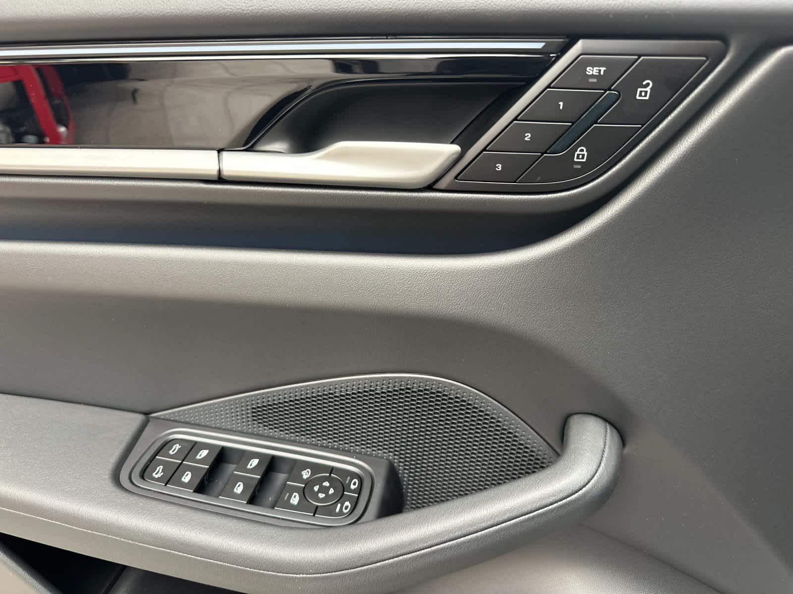 Thumbnail: 2026 Porsche Macan - 12