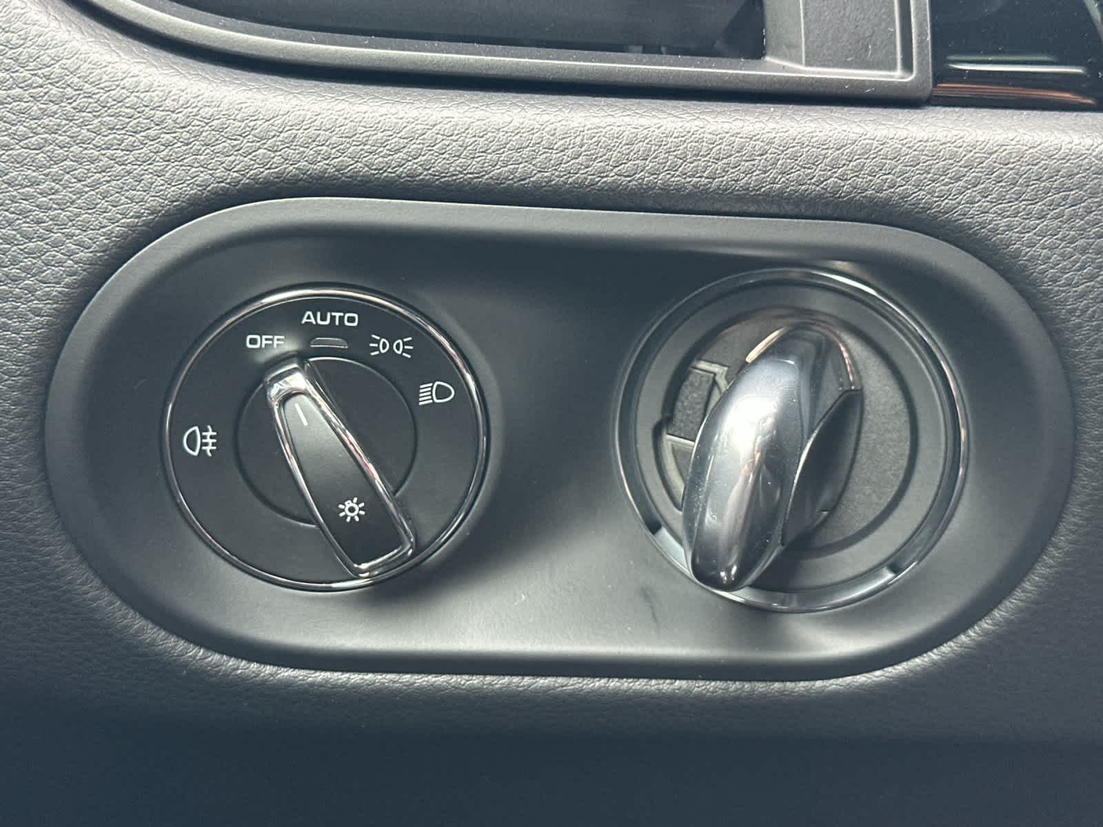 Thumbnail: 2026 Porsche Macan - 29