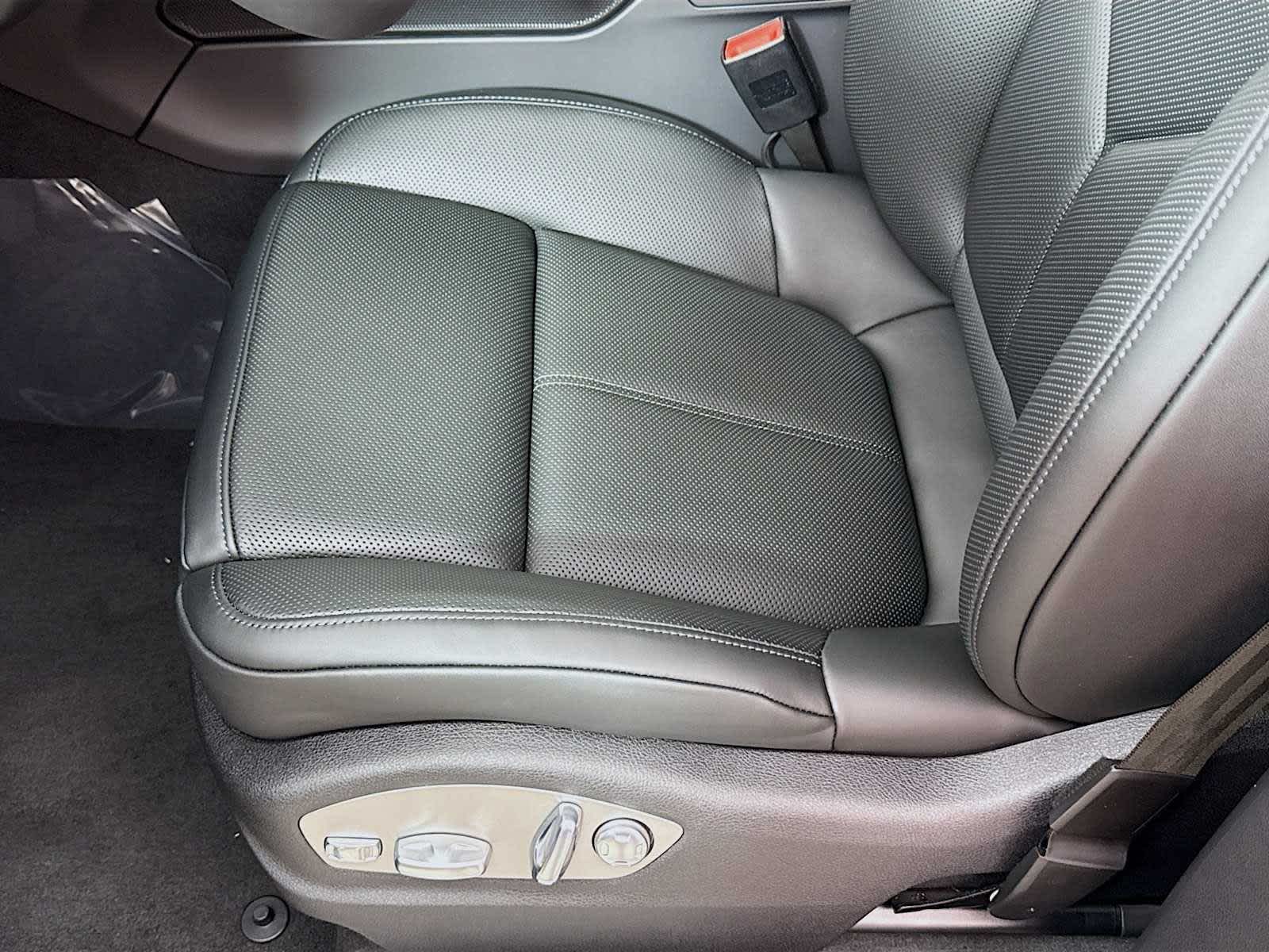 Thumbnail: 2025 Porsche Macan - 15