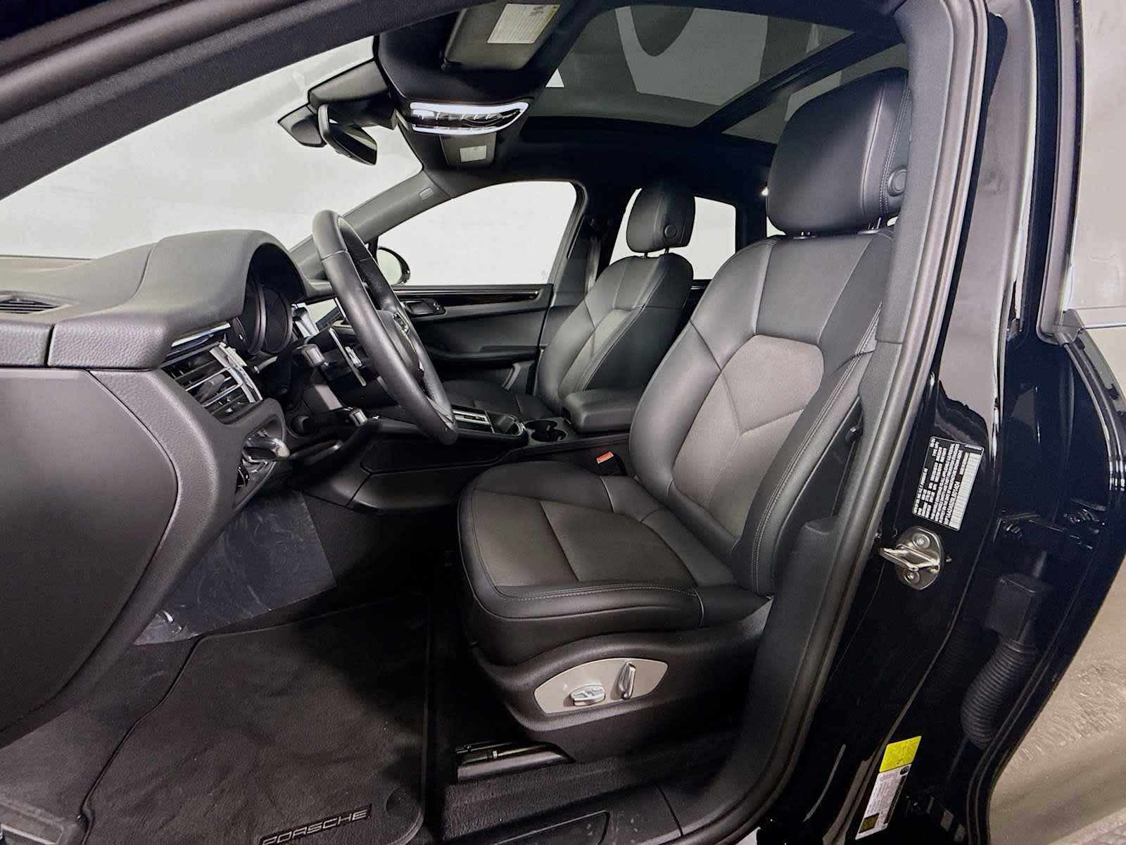 Thumbnail: 2025 Porsche Macan - 5