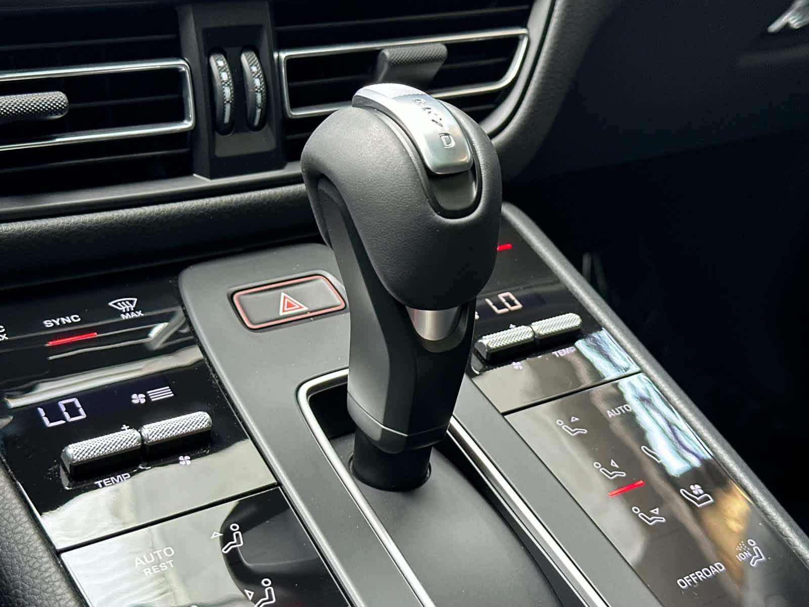 Thumbnail: 2026 Porsche Macan - 25