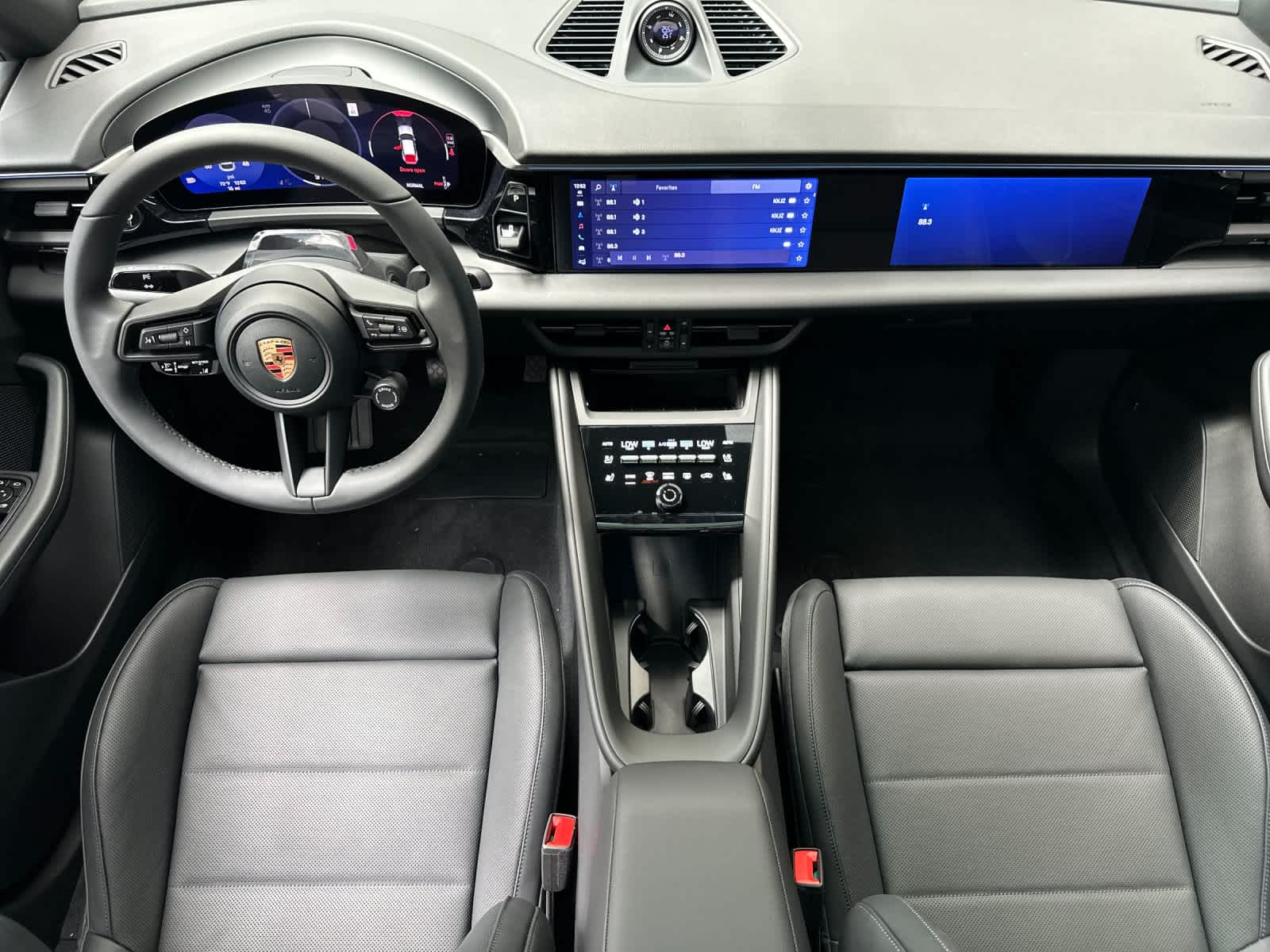Thumbnail: 2026 Porsche Macan - 6