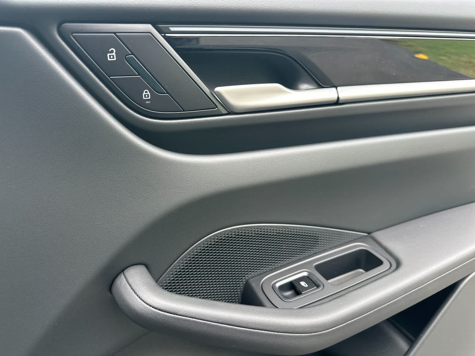 Thumbnail: 2026 Porsche Macan - 19