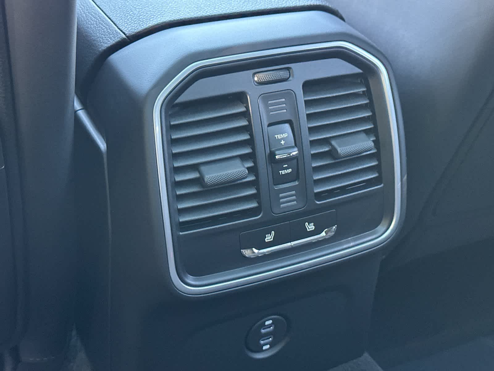 Thumbnail: 2026 Porsche Macan - 14